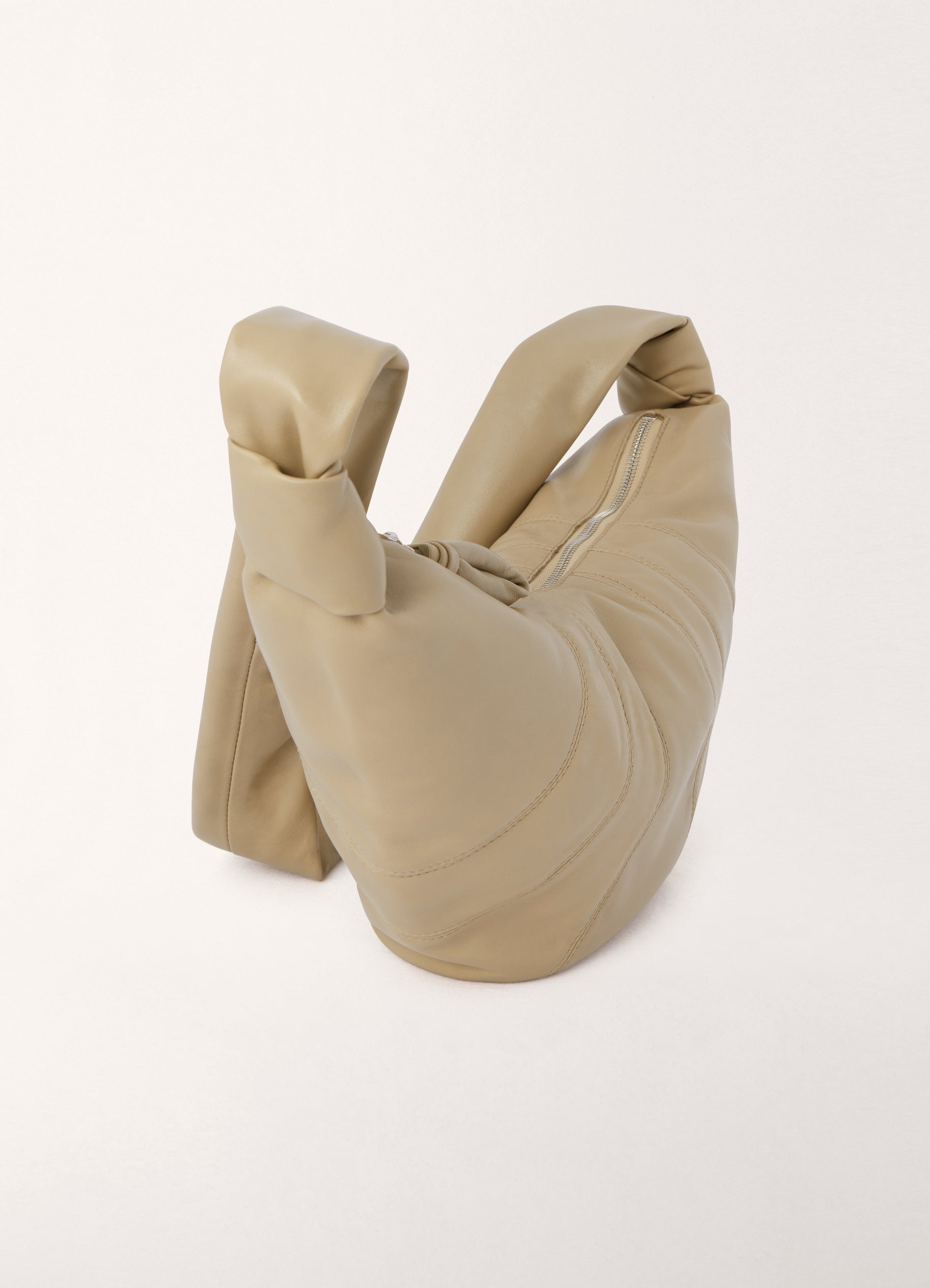 MEDIUM CROISSANT BAG
SOFT NAPPA LEAT - 3