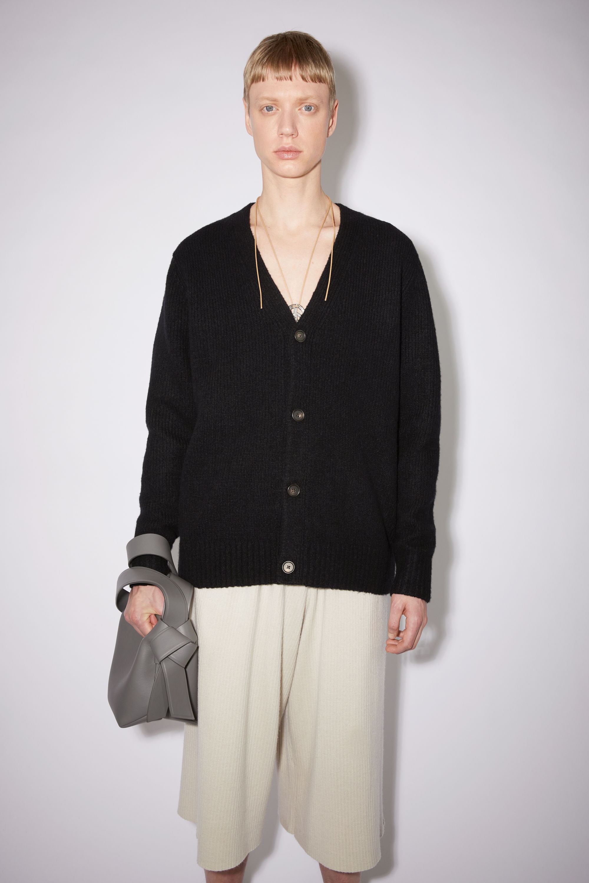 V-neck cardigan - All black - 2