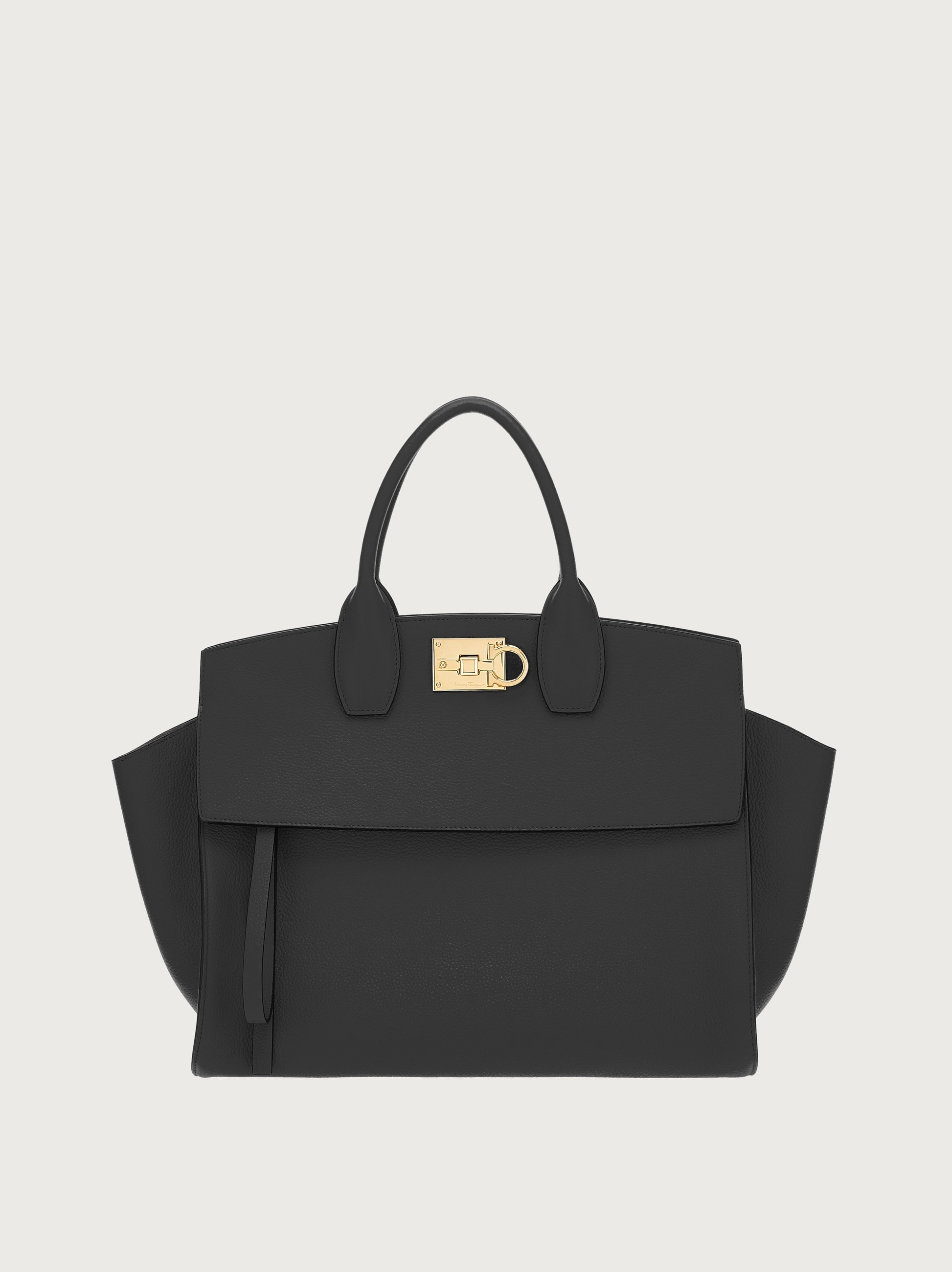 【FERRAGAMO】New Ferragamo Studio Soft bag L FERRAGAMO Ferragamo Studio Soft bag (L) | REVERSIBLE