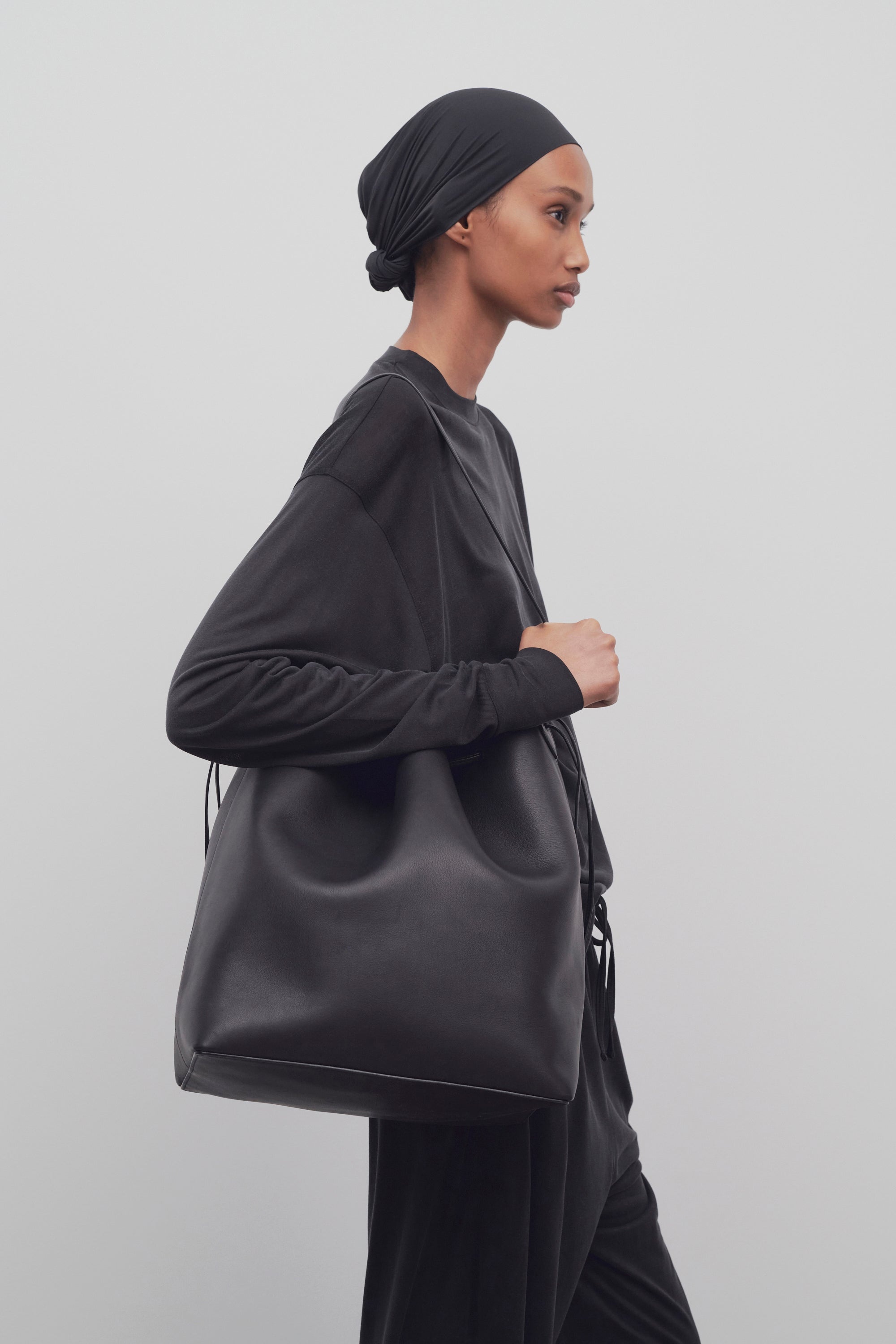 【The Row】Belvedere レザートートバッグ Shop The Row - Belvedere Leather Tote Bag | Saks Fifth