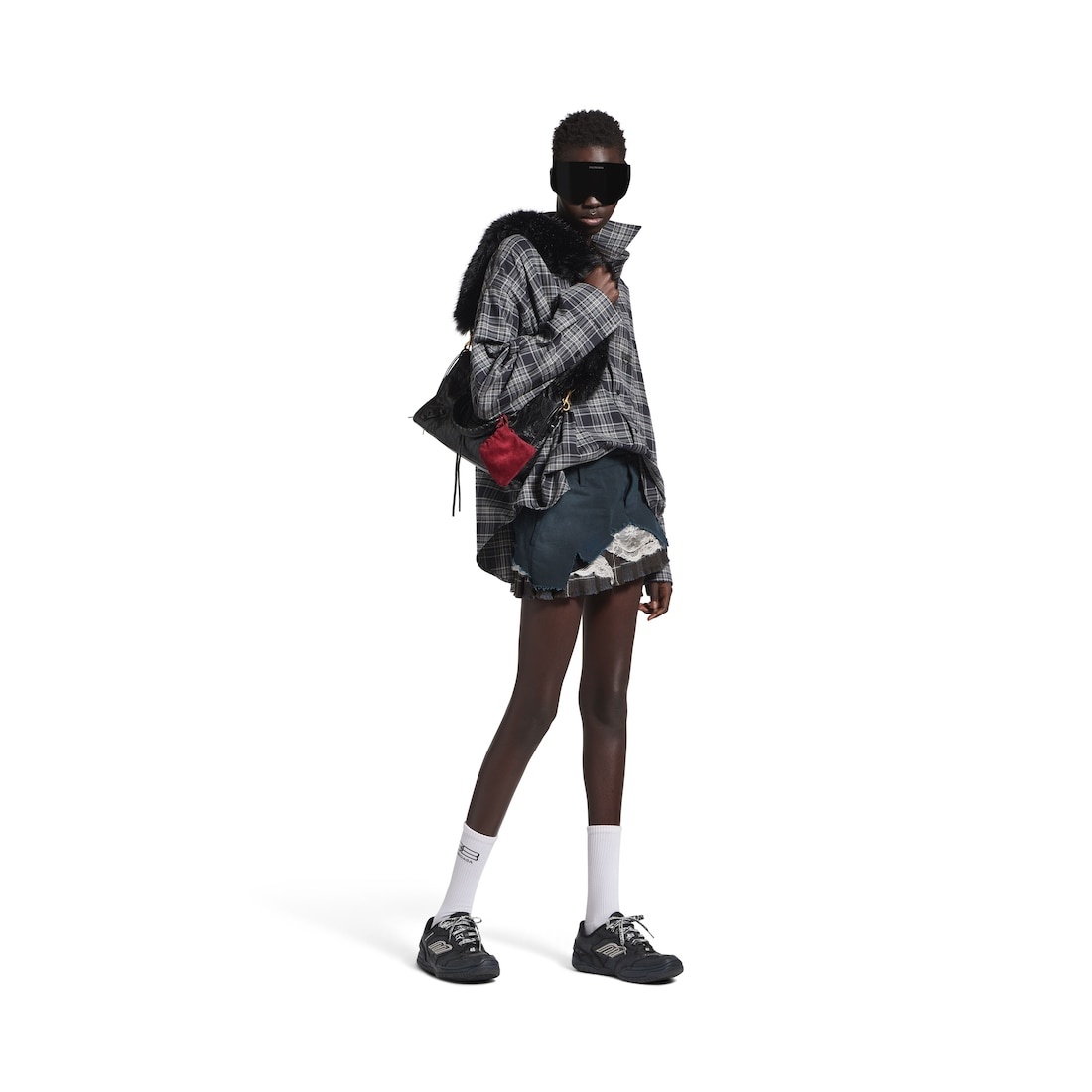 Women's Hamptons Worn-out Sneaker in Black - 8