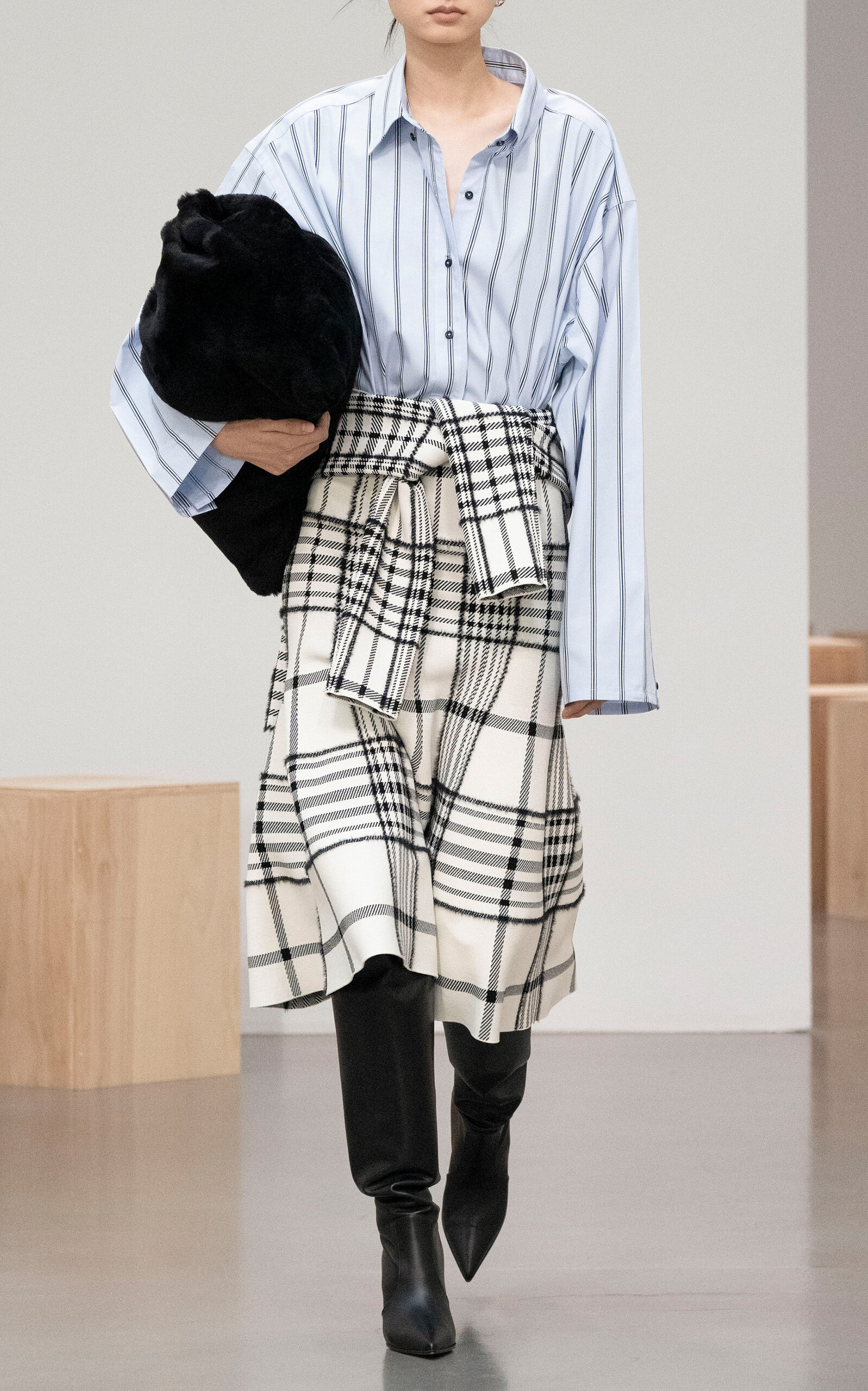 The Javi Striped Cotton Button-Down Shirt blue - 4