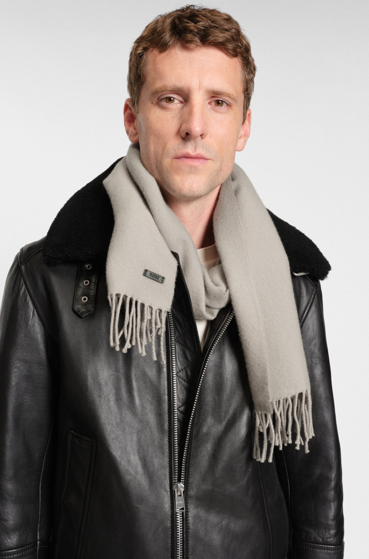 ITALIAN-MADE SCARF IN WOOL WITH LOGO PATCH - 3