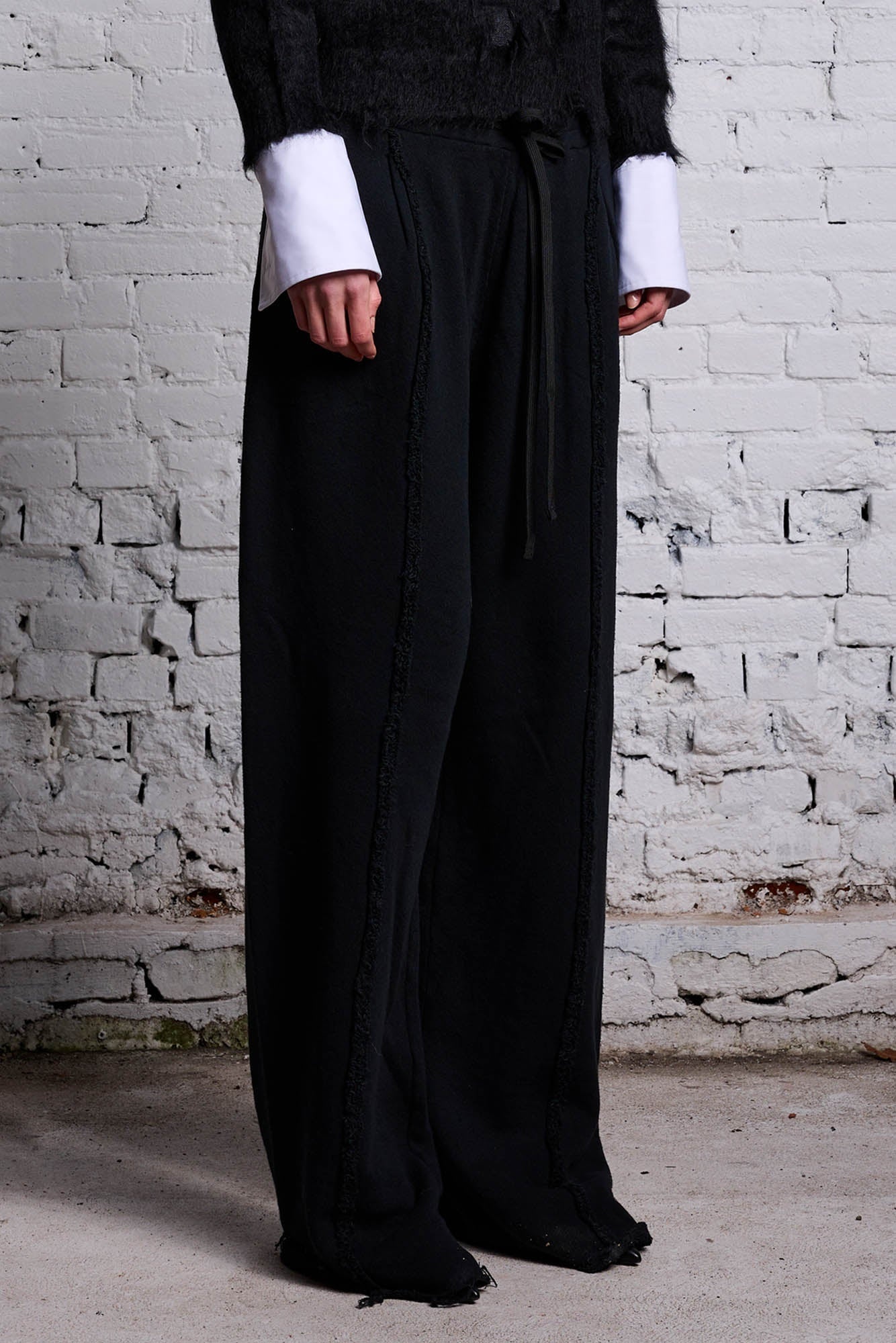 INVERTED WIDE LEG SWEATPANT - BLACK - 4