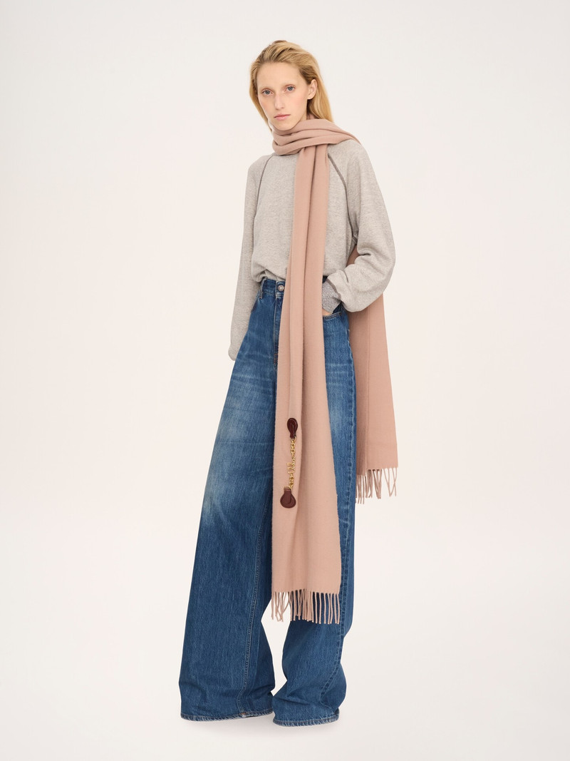 THE CHLOÉ ICONIC SCARF IN WOOL 5
