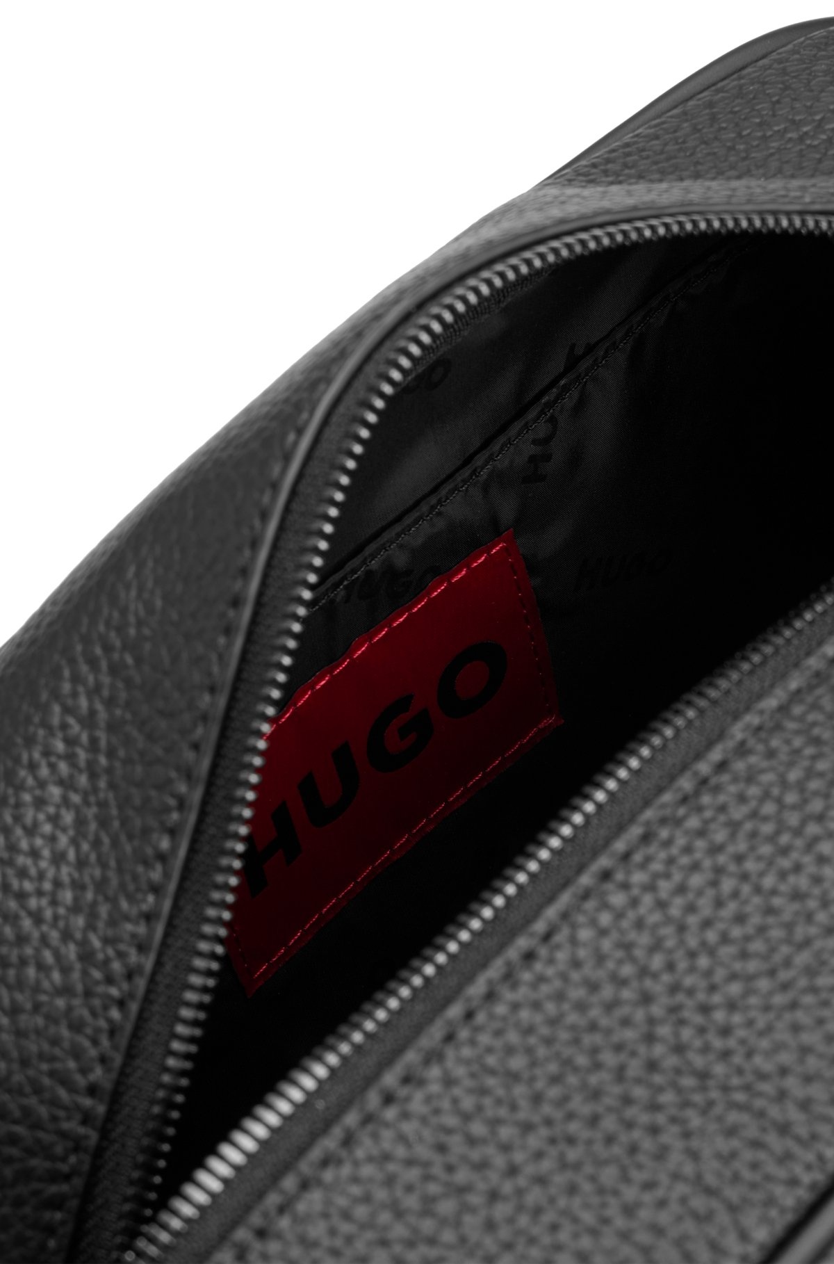 GRAINED WASHBAG WITH STACKED LOGO - 4