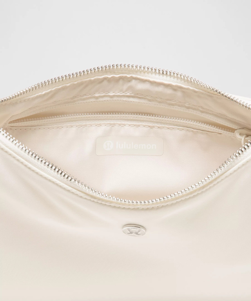 City Essentials Small Shoulder Bag 3L 4