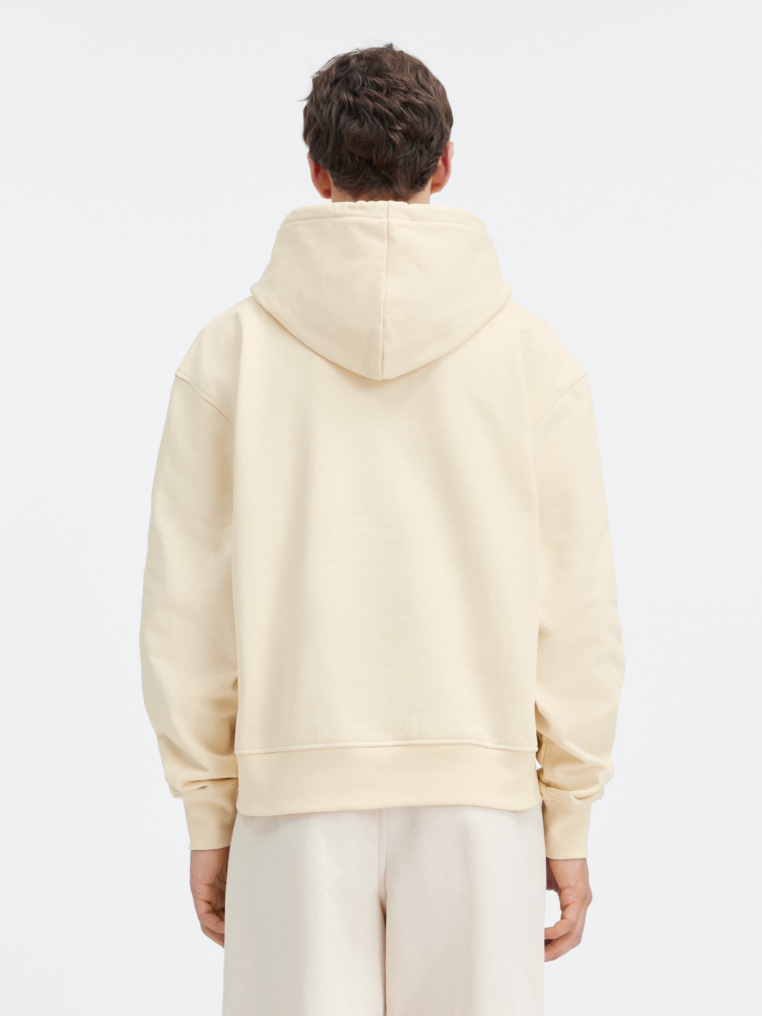 Le sweatshirt brodé - 2