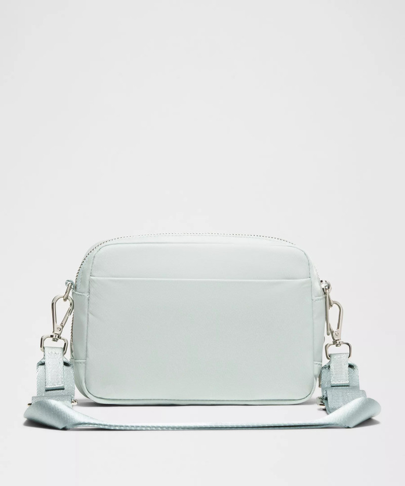 Everywhere Crossbody Bag 2L *Metal Hardware 3