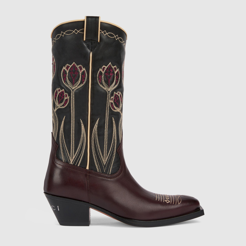 Women's boot with embroidery 1