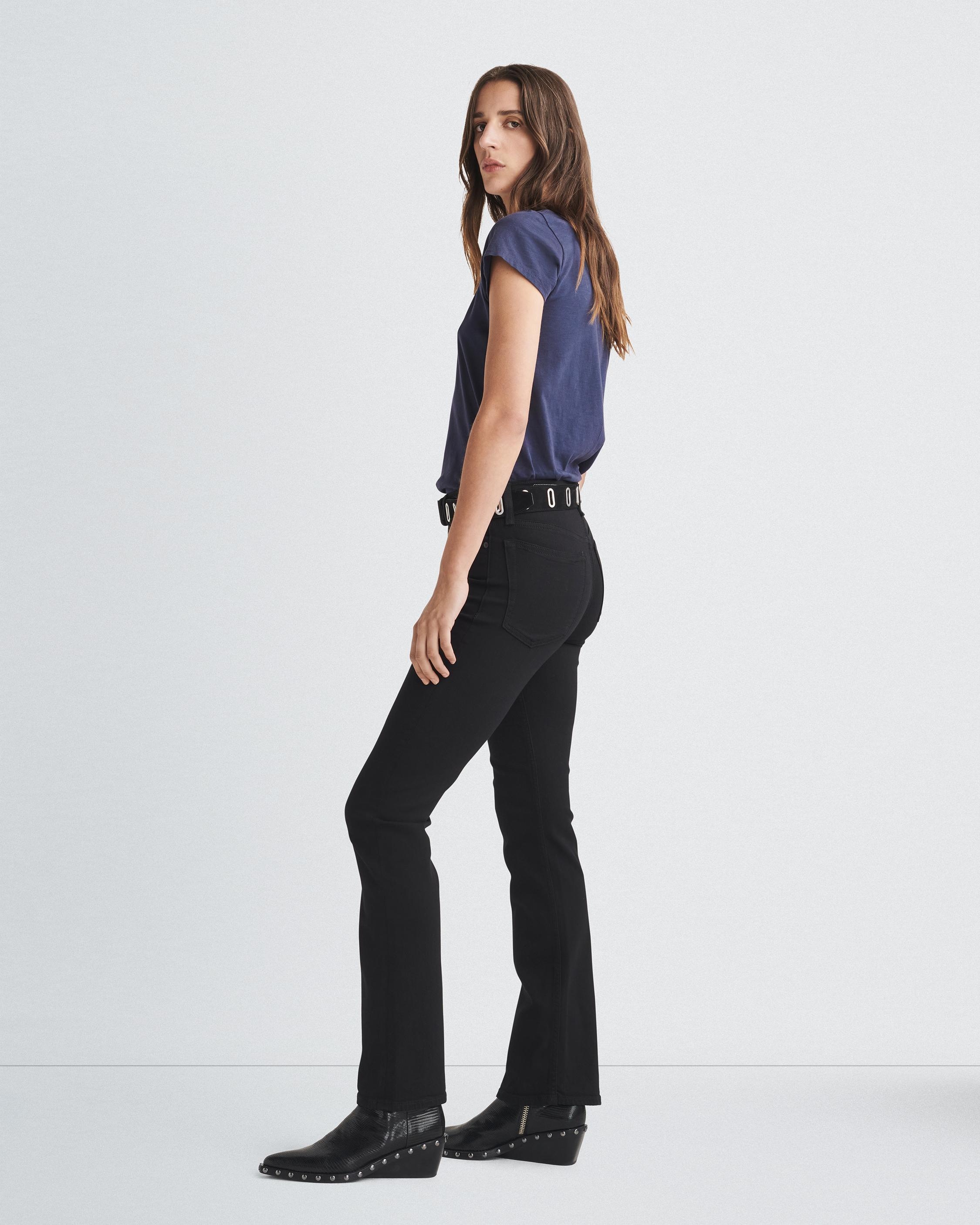 Peyton Bootcut - Black
Mid-Rise Stretch Jean - 4