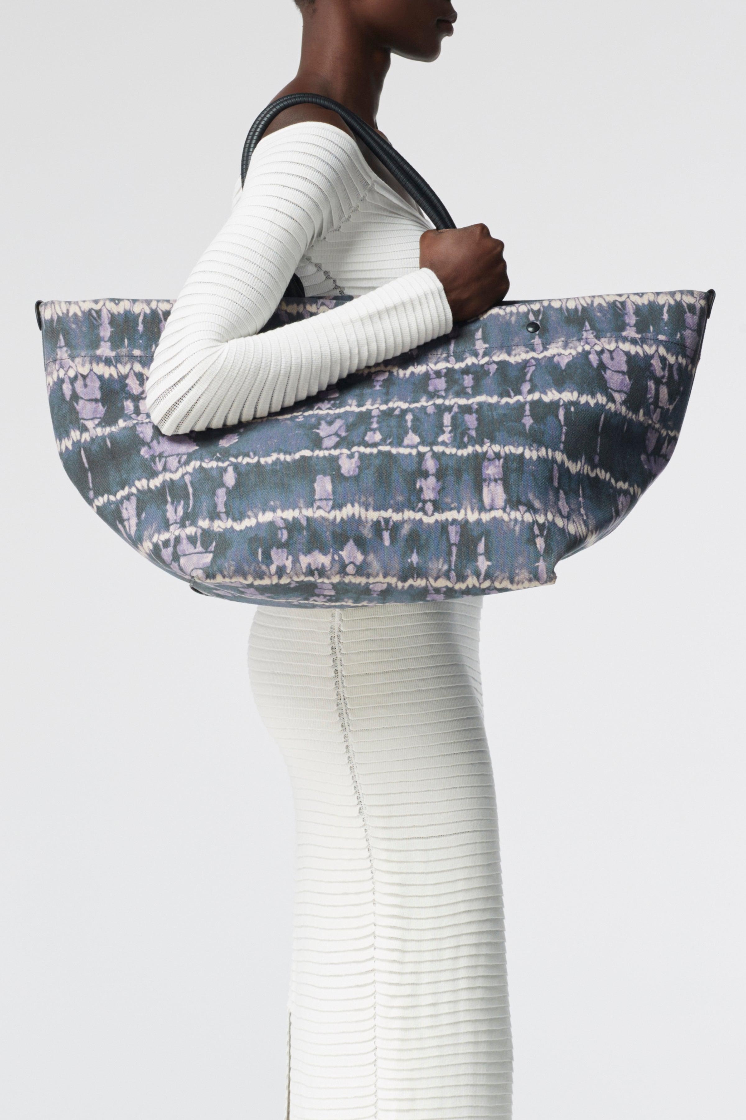 'WEEKENDER' - 1