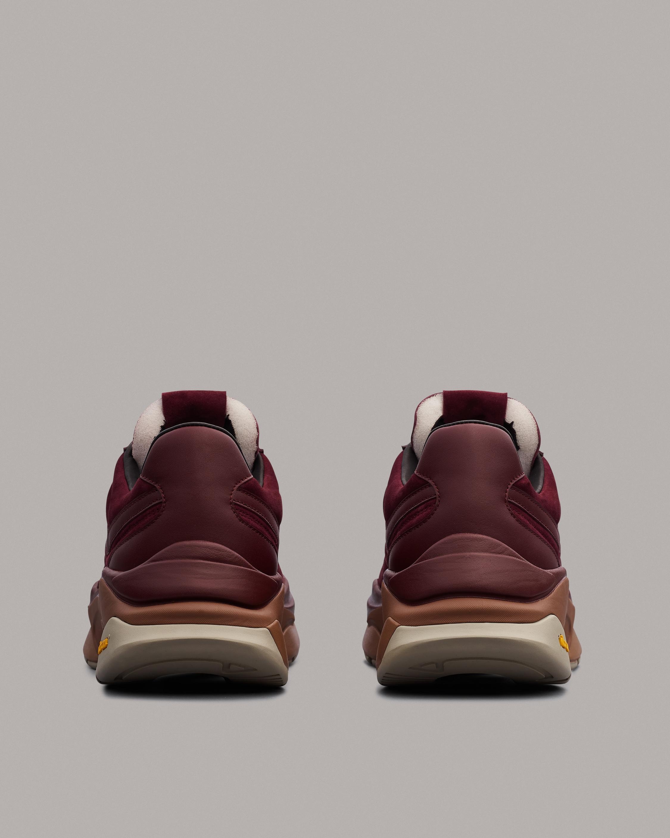 RB Legacy Runner - Suede
Low Top Sneaker - 3