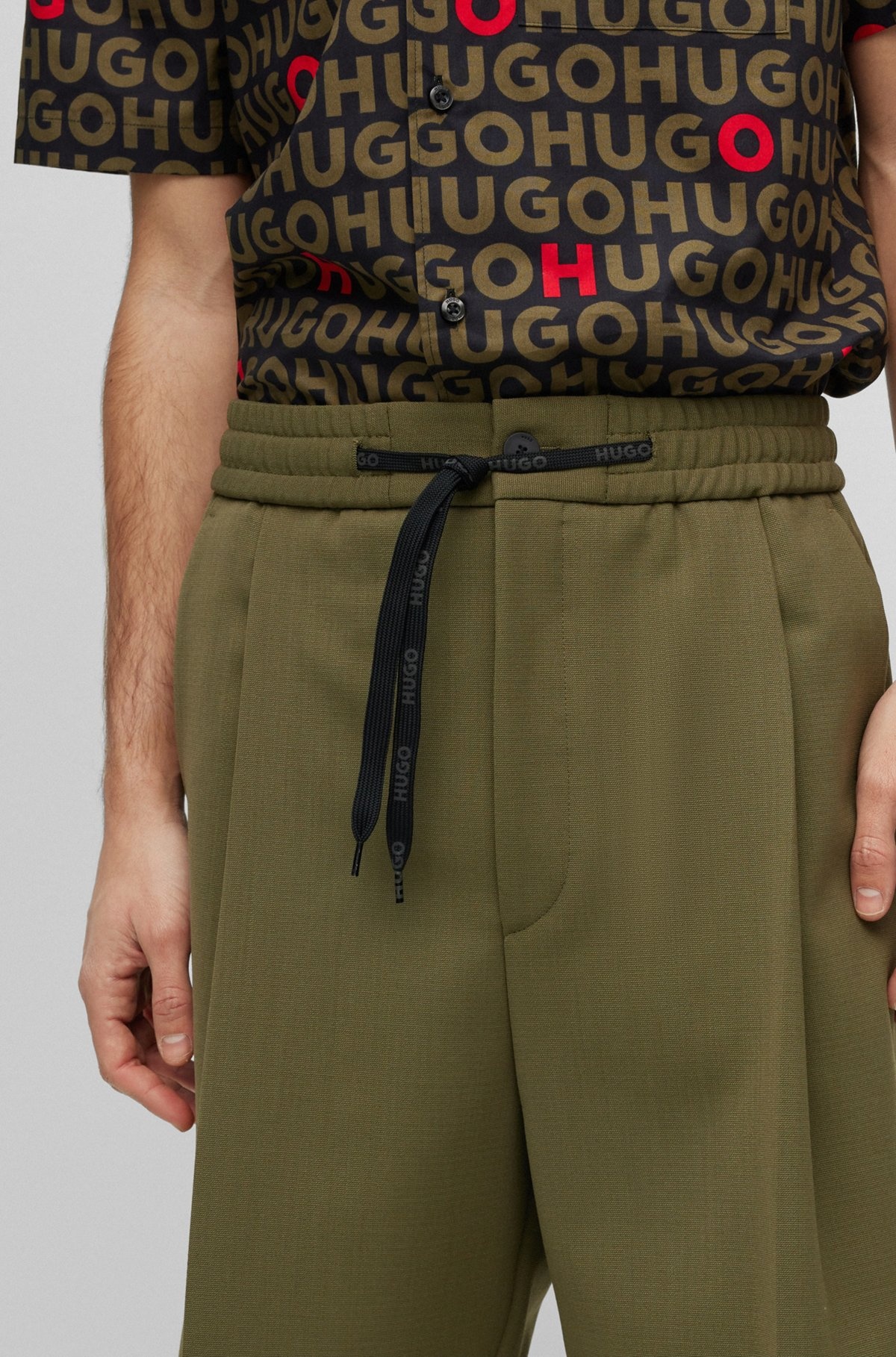 RELAXED-FIT SHORTS IN STRUCTURED PERFORMANCE-STRETCH FABRIC - 5