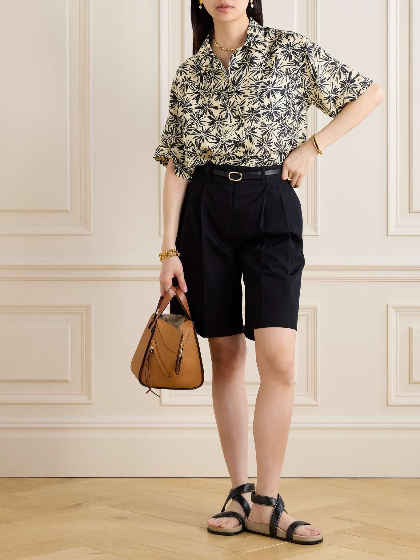 【Toteme】Nappa ナッパ ショート ケープ Black 送料関税込 Totême Relaxed chino shorts black | REVERSIBLE