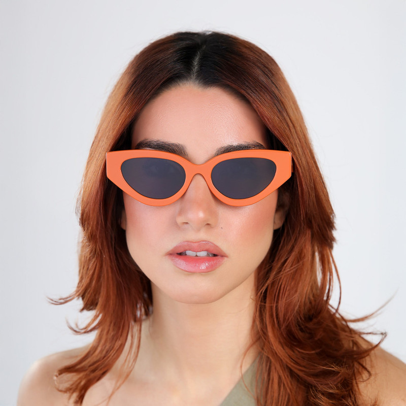 illesteva Mary Lou Sunglasses outlook
