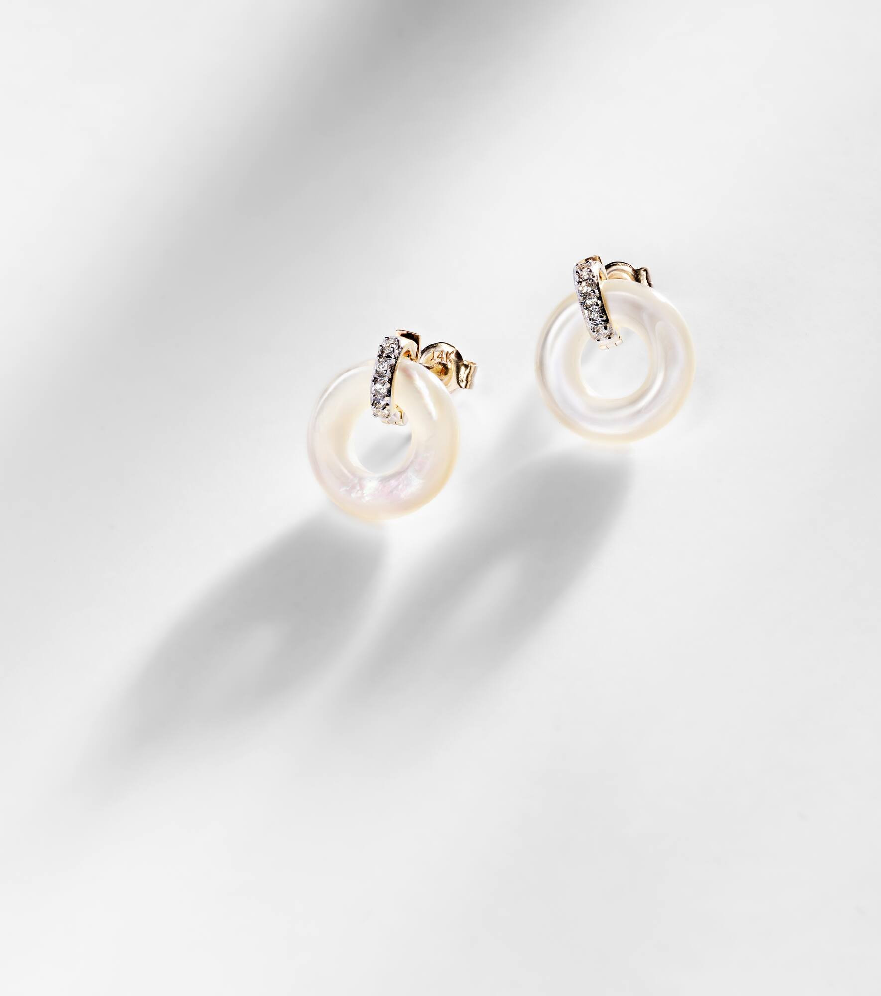 14kt gold earrings with mother-of-pearl and diamonds - 5