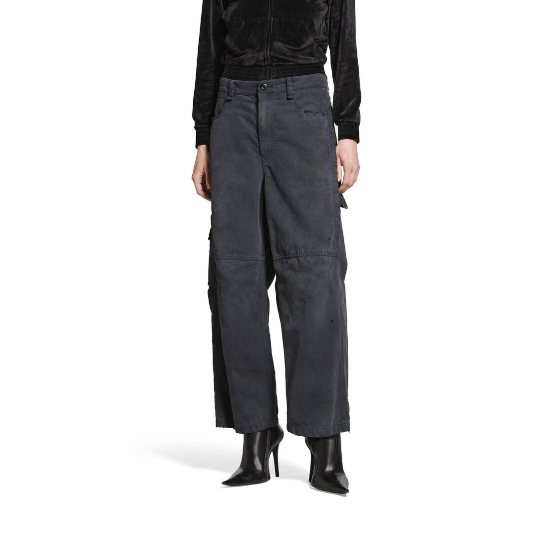 Cropped Skater Pants in Black - 8