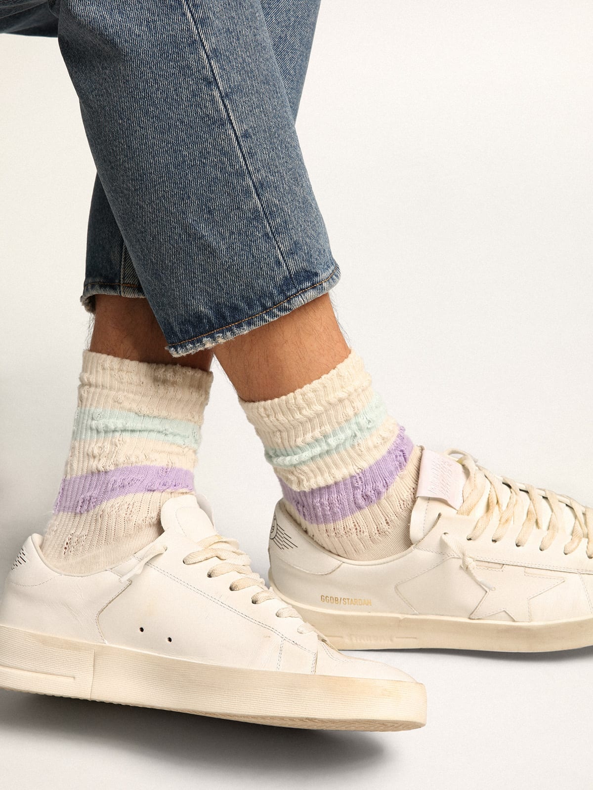 Distressed-finish white socks with lilac and baby blue stripes - 4