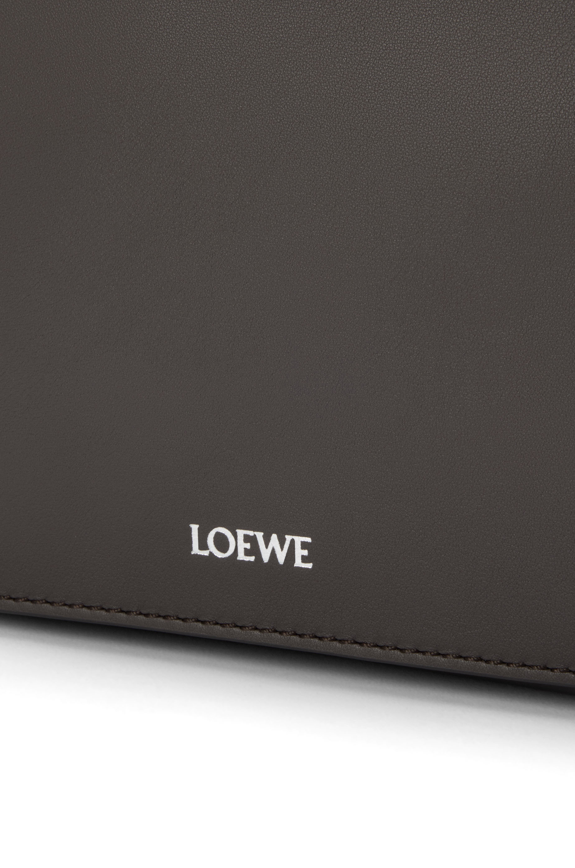 Medium Pebble messenger bag in smooth calfskin - 5