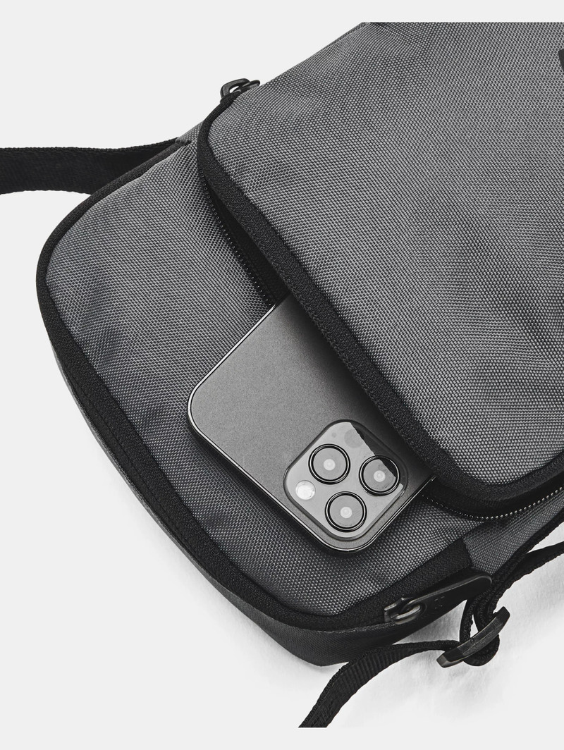 UA Loudon Lite Crossbody 3