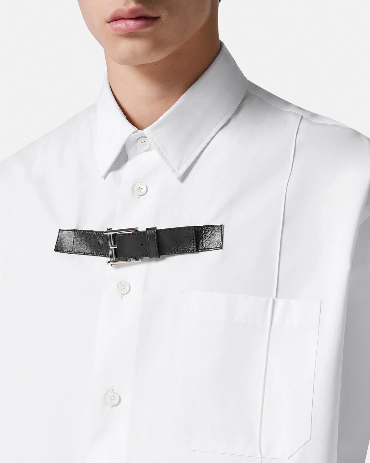 Tシャツ・カットソー VERSACE FORMAL SHIRT WITH BUCKLE (1012146_1A089731W000) Versace Formal Shirt With Buckle | italist