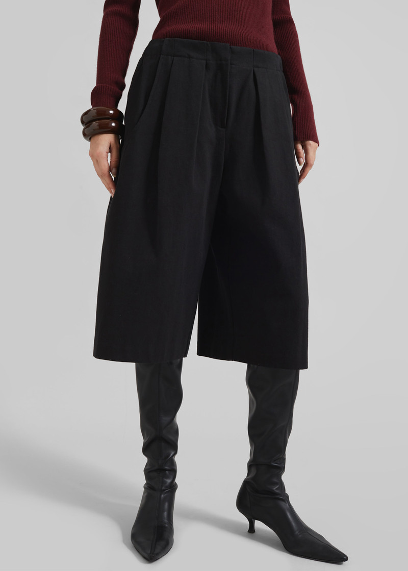 Cedar Bermuda Shorts - Black 4