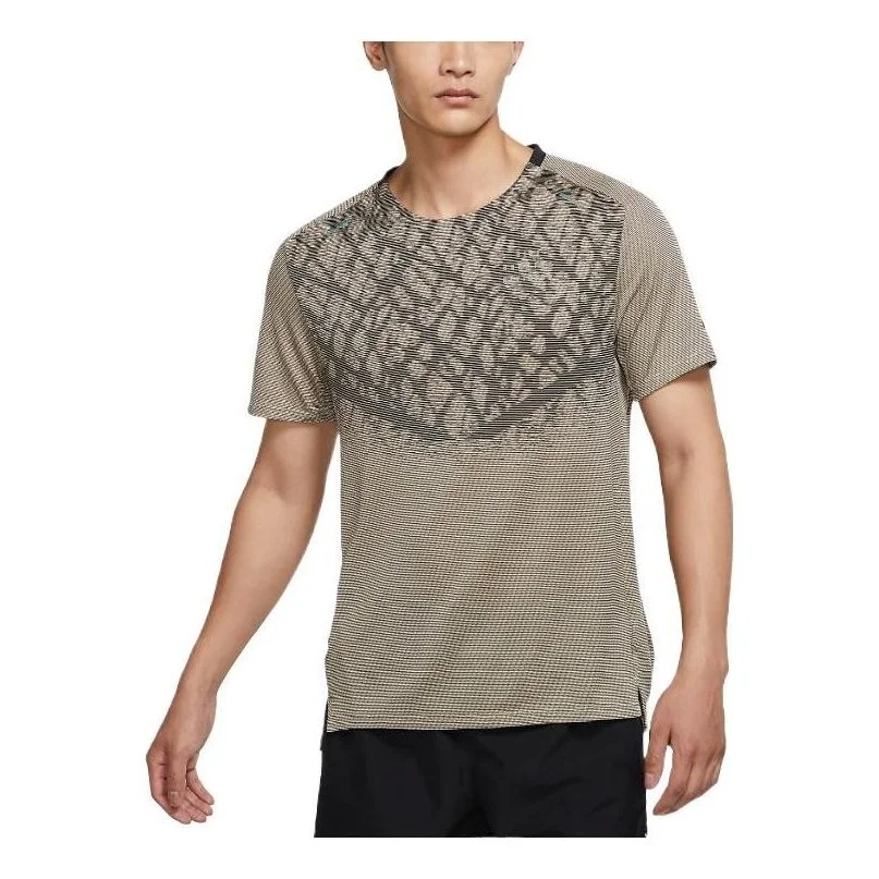 Nike Dri-FIT ADV Run Division Techknit Reflective Design Running Short Sleeve Olive Grey DQ4779-010 - 1