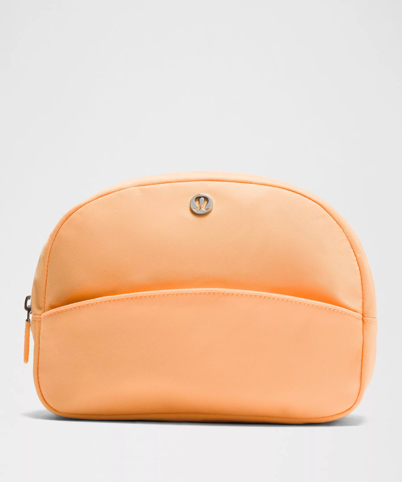 City Essentials Pouch 4L 1