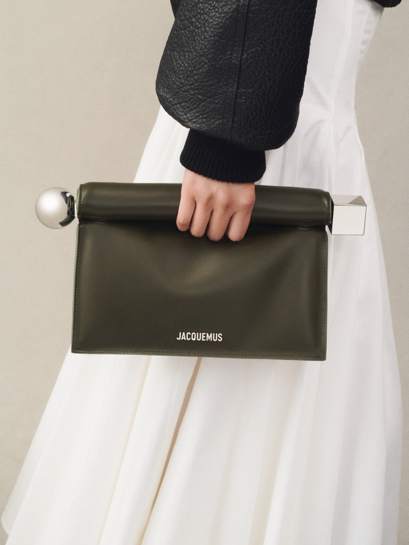 JACQUEMUS The Rond Carré clutch outlook