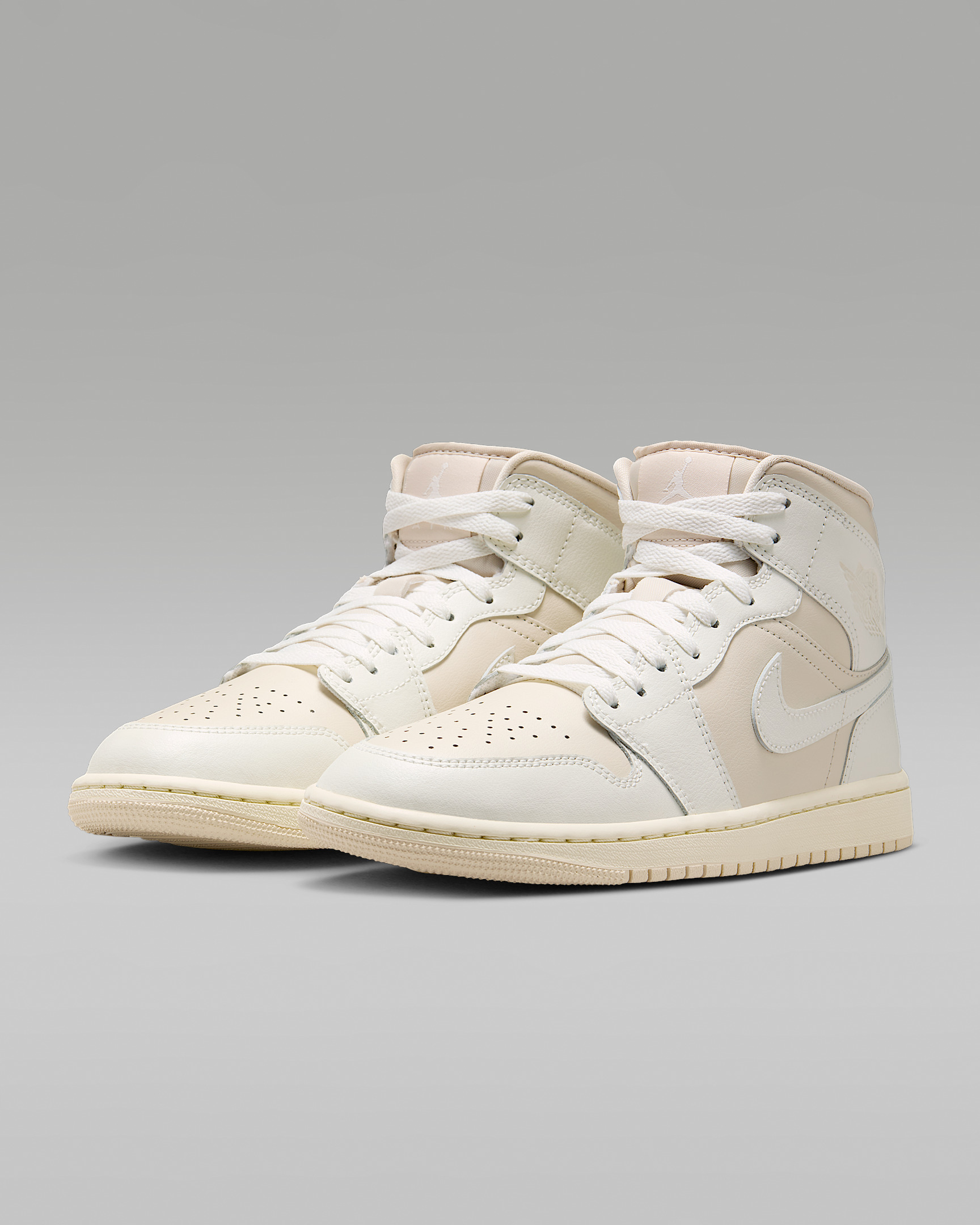 Air Jordan 1 Mid Women's Shoes - 5