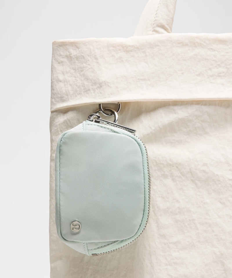 lululemon Everywhere Belt Bag Nano outlook