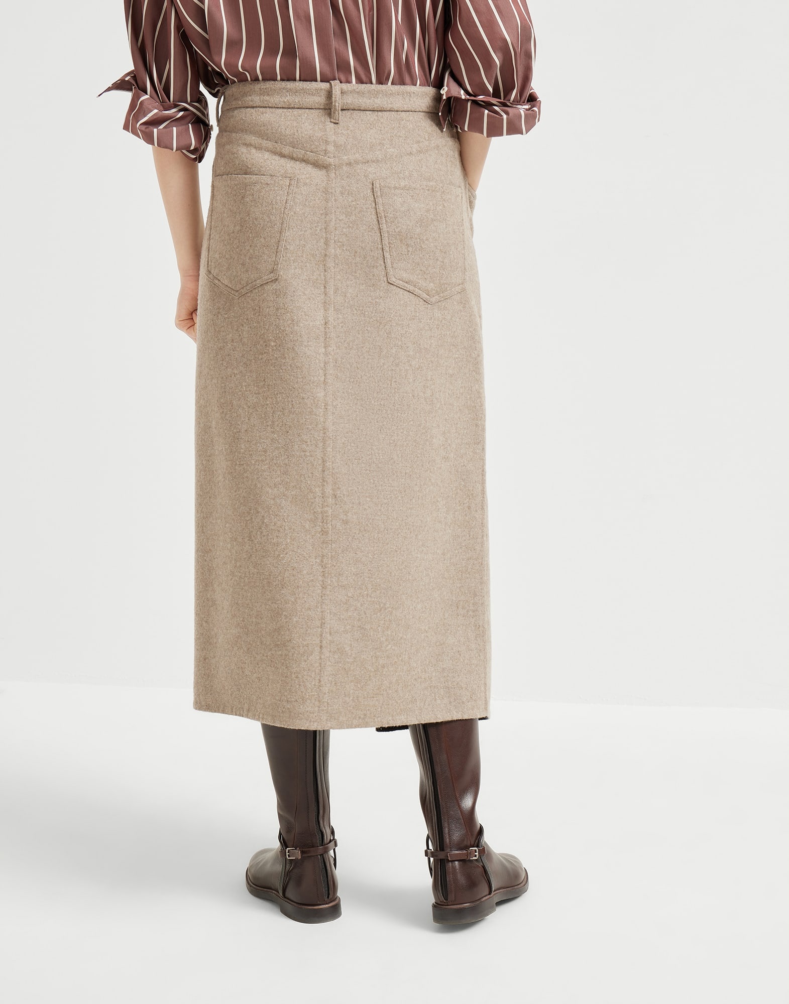 Hand-crafted wrapped skirt in virgin wool double cloth - 2