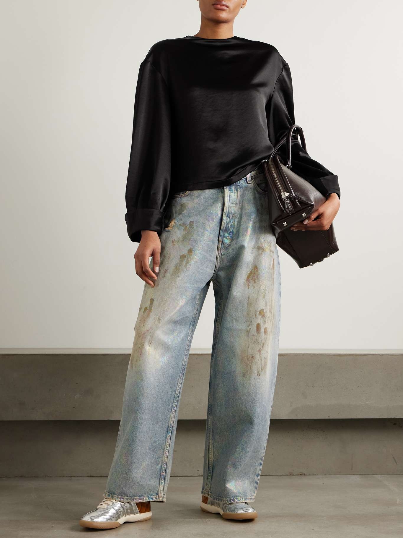 【送料&関税込】J.W. Anderson Black Satin Top JW Anderson Satin top Black | netaporter | REVERSIBLE