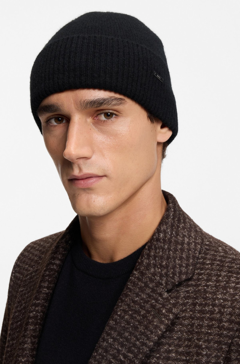 LOGO-PLAQUE BEANIE HAT IN CASHMERE 3