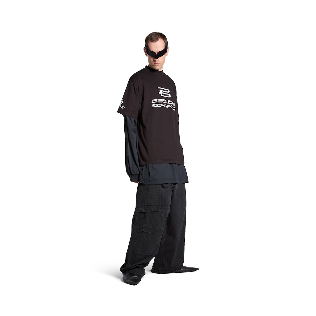 送料込+BALENCIAGA＋AI GENERATED Tシャツ ミディアムフィット BALENCIAGA Ai Generated T-shirt Medium Fit in Black | REVERSIBLE