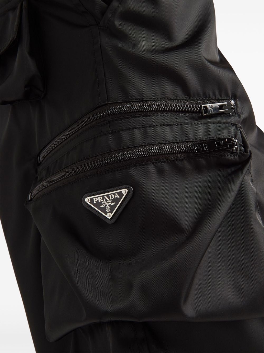 triangle-plaque cargo shorts - 6