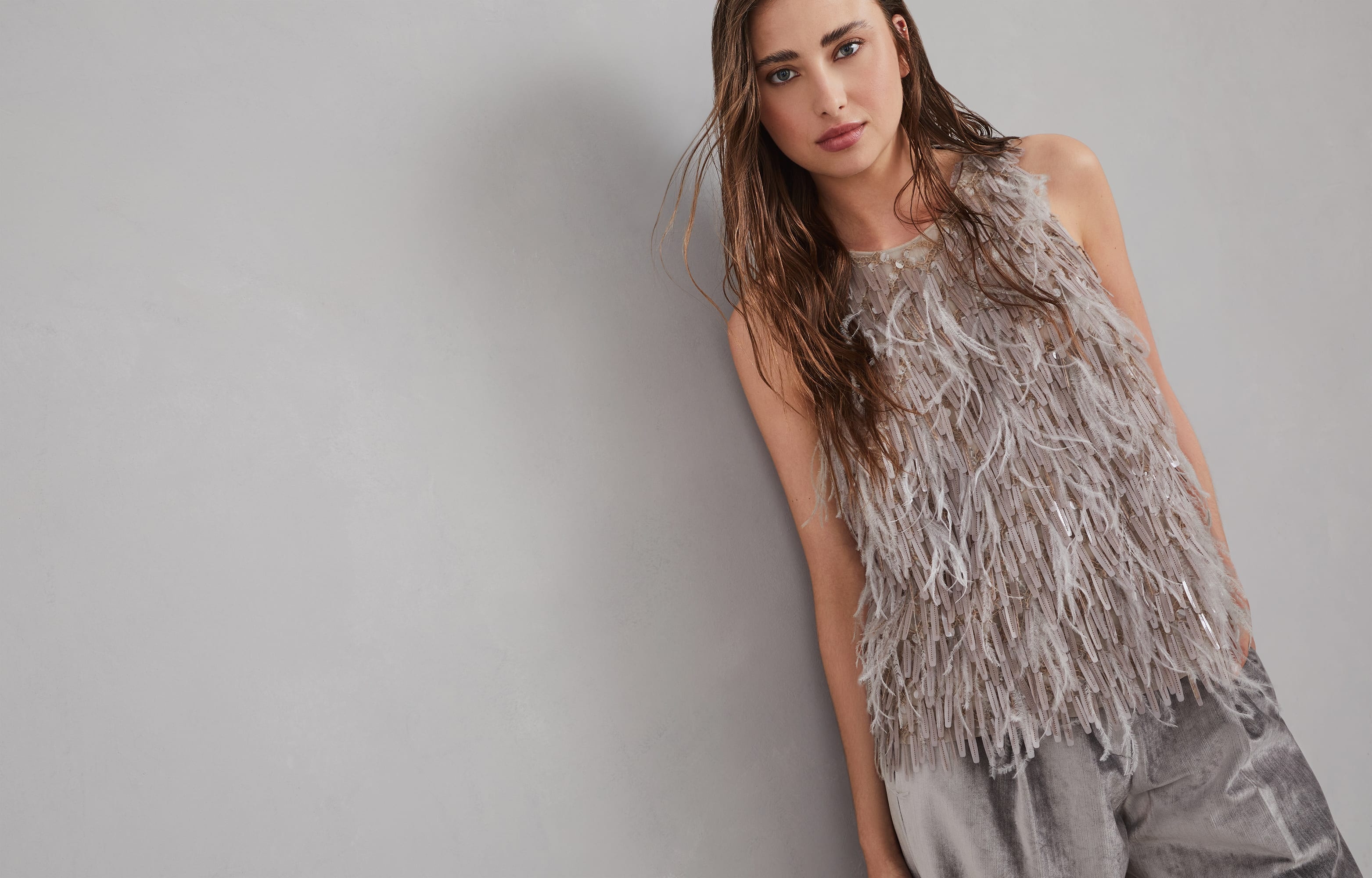 Dazzling cascade embroidery top in crispy silk with feathers - 6