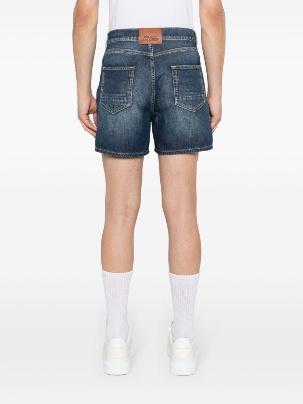 contrast-stitching denim shorts - 4