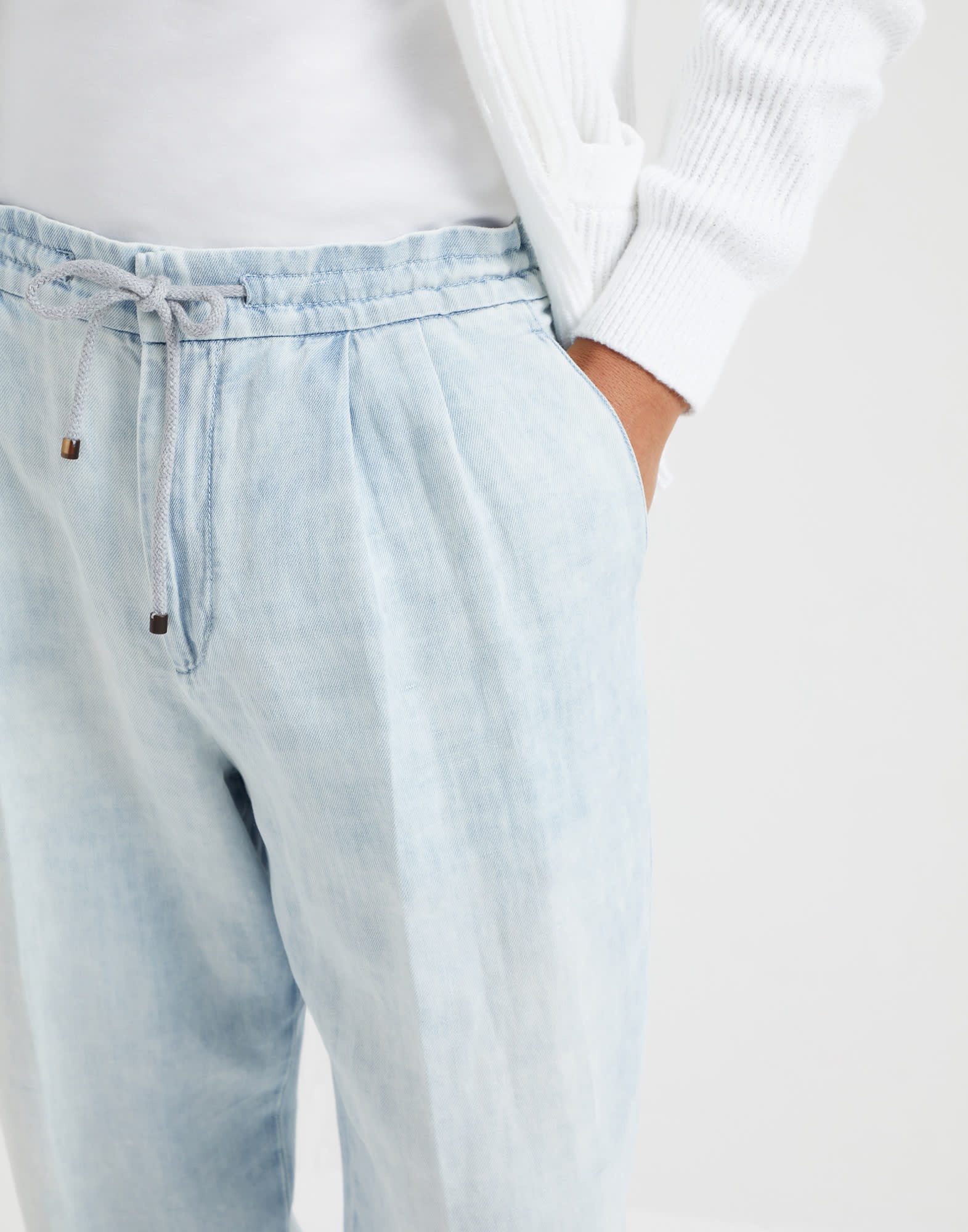 Cotton and linen denim leisure fit trousers with drawstring and double pleats - 3
