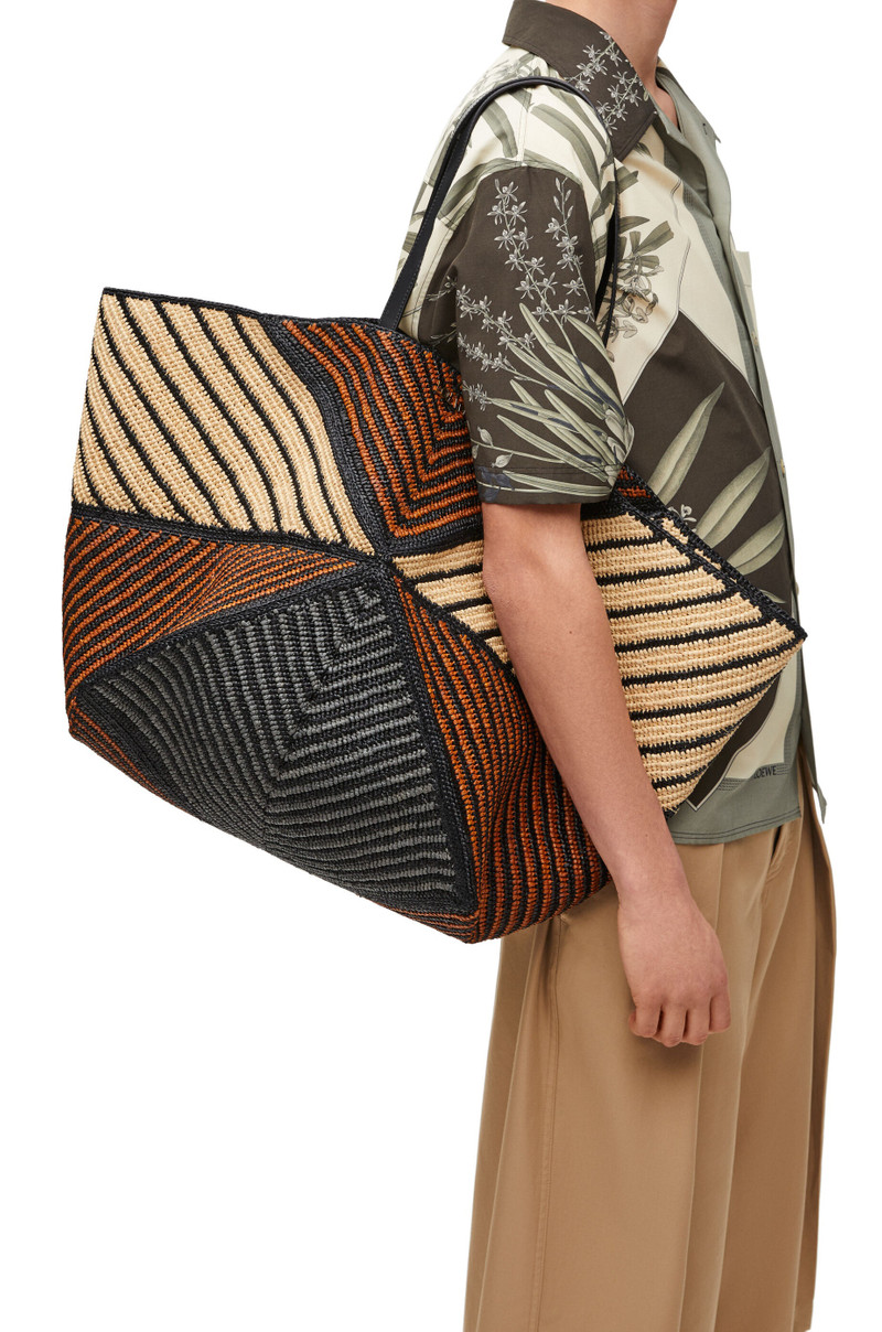 Loewe XXL Puzzle Fold Tote in raffia outlook