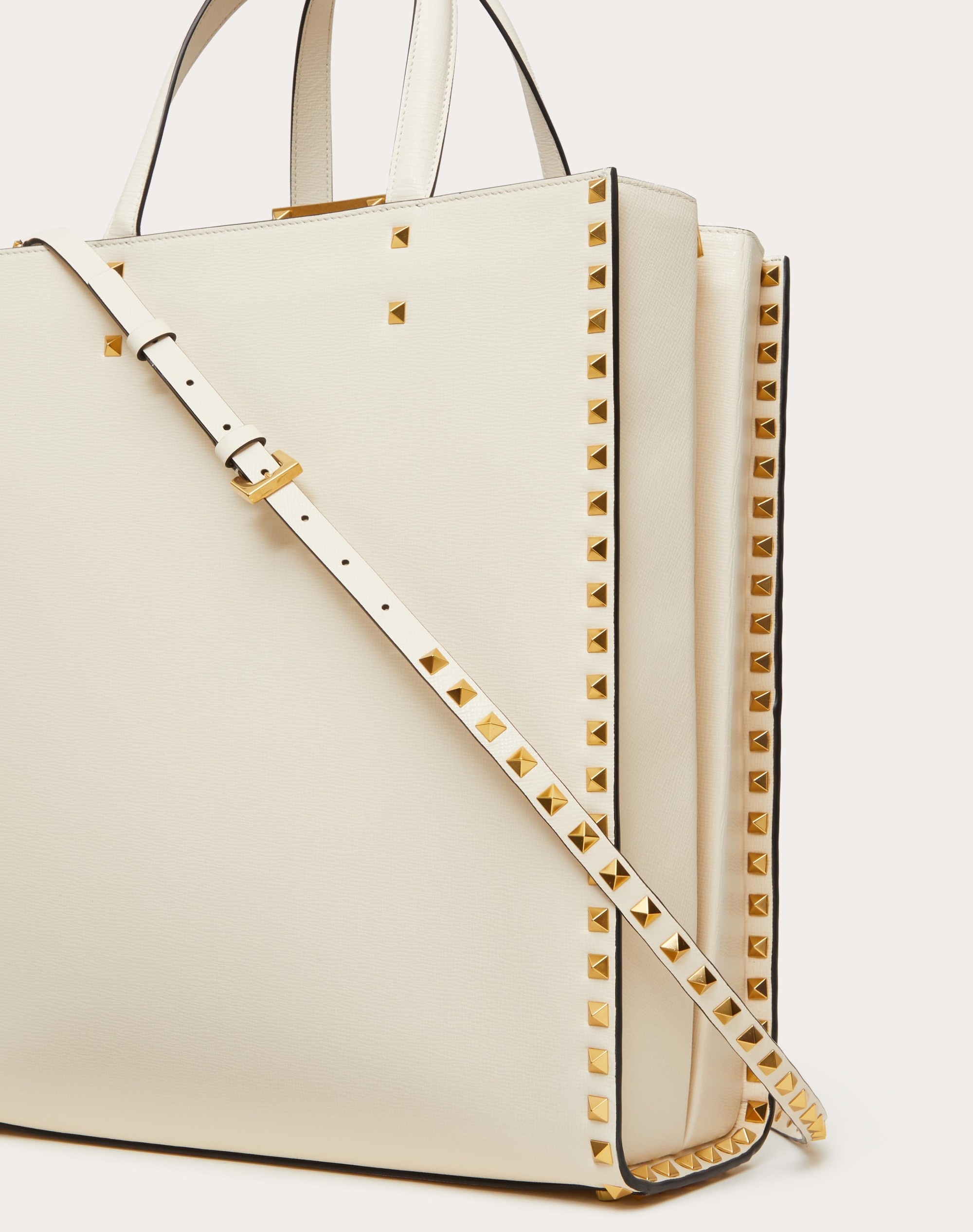 ROCKSTUD GRAINY CALFSKIN TOTE BAG - 5