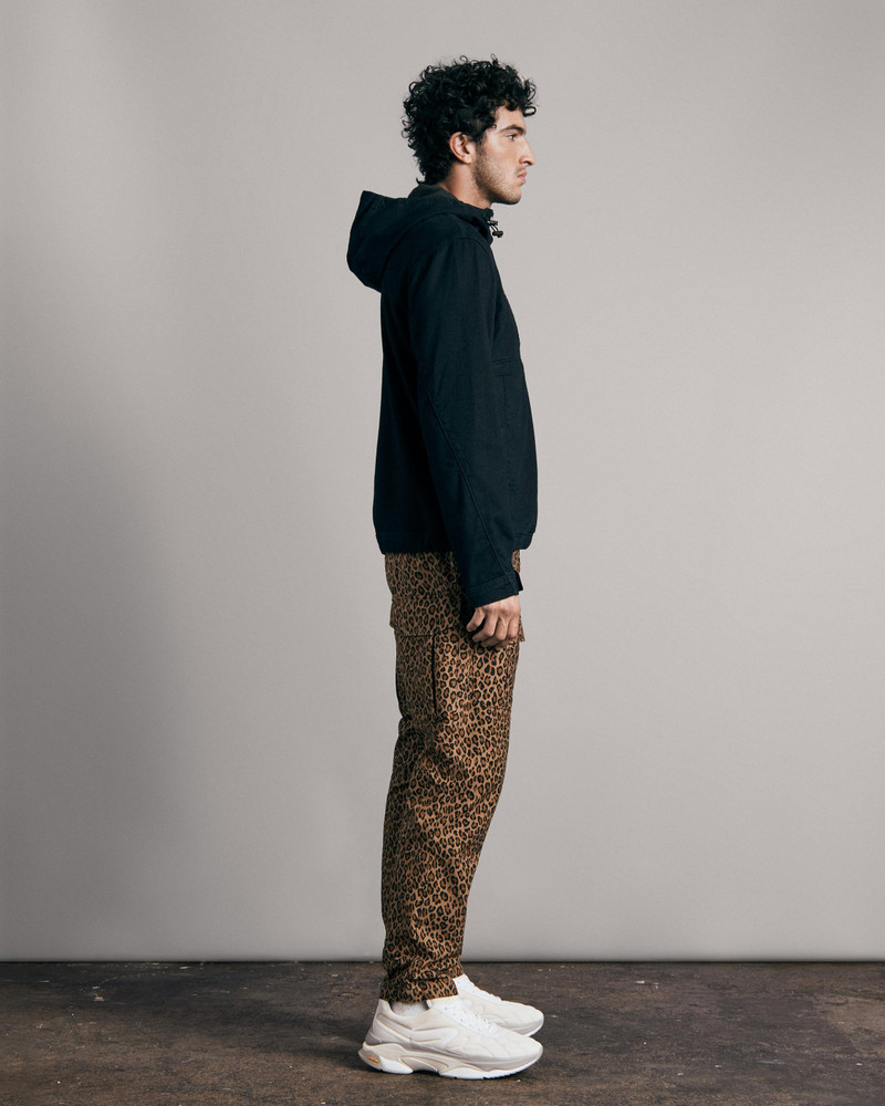 Denim Pullover
Classic Fit Sweater 4