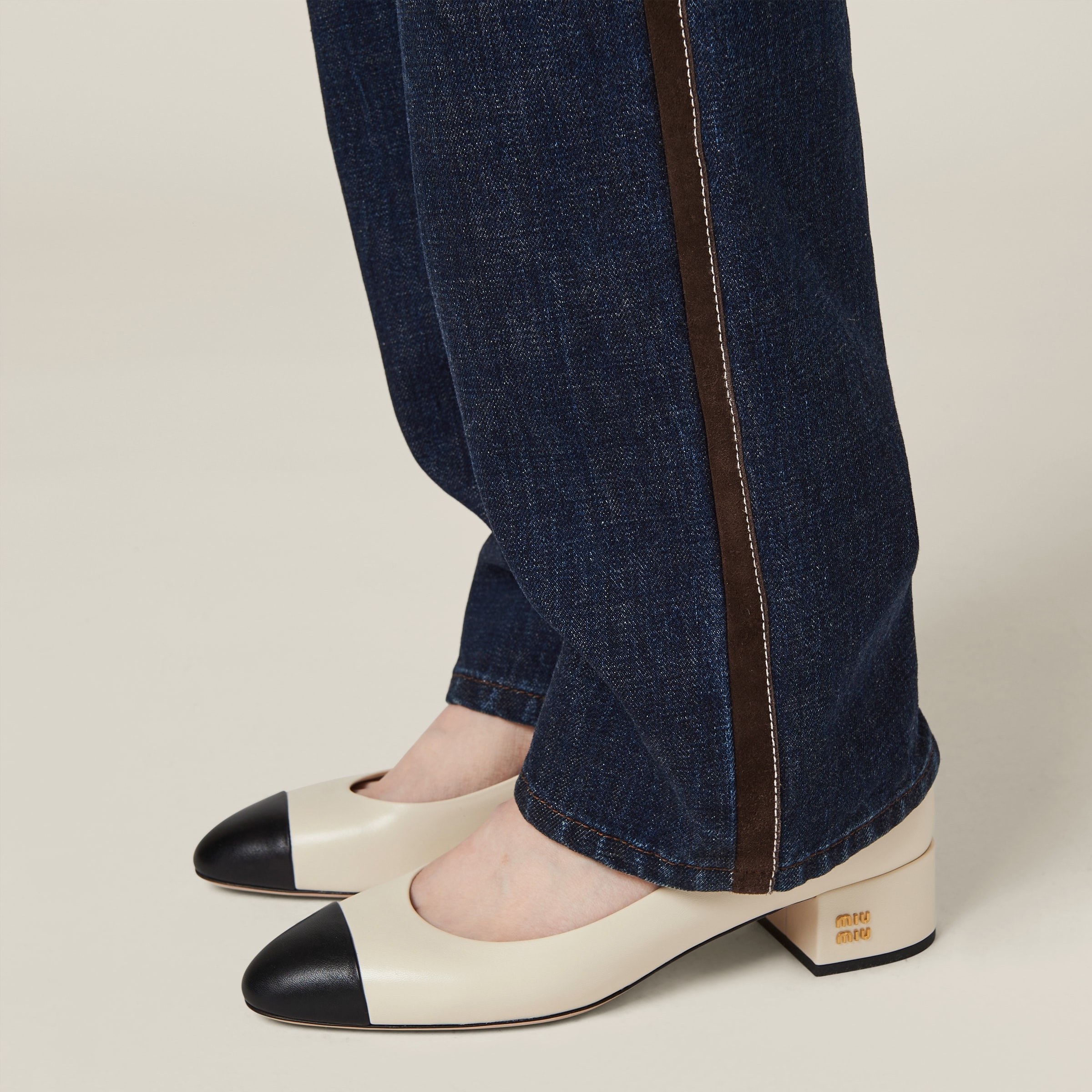 Two-tone leather pumps - 6