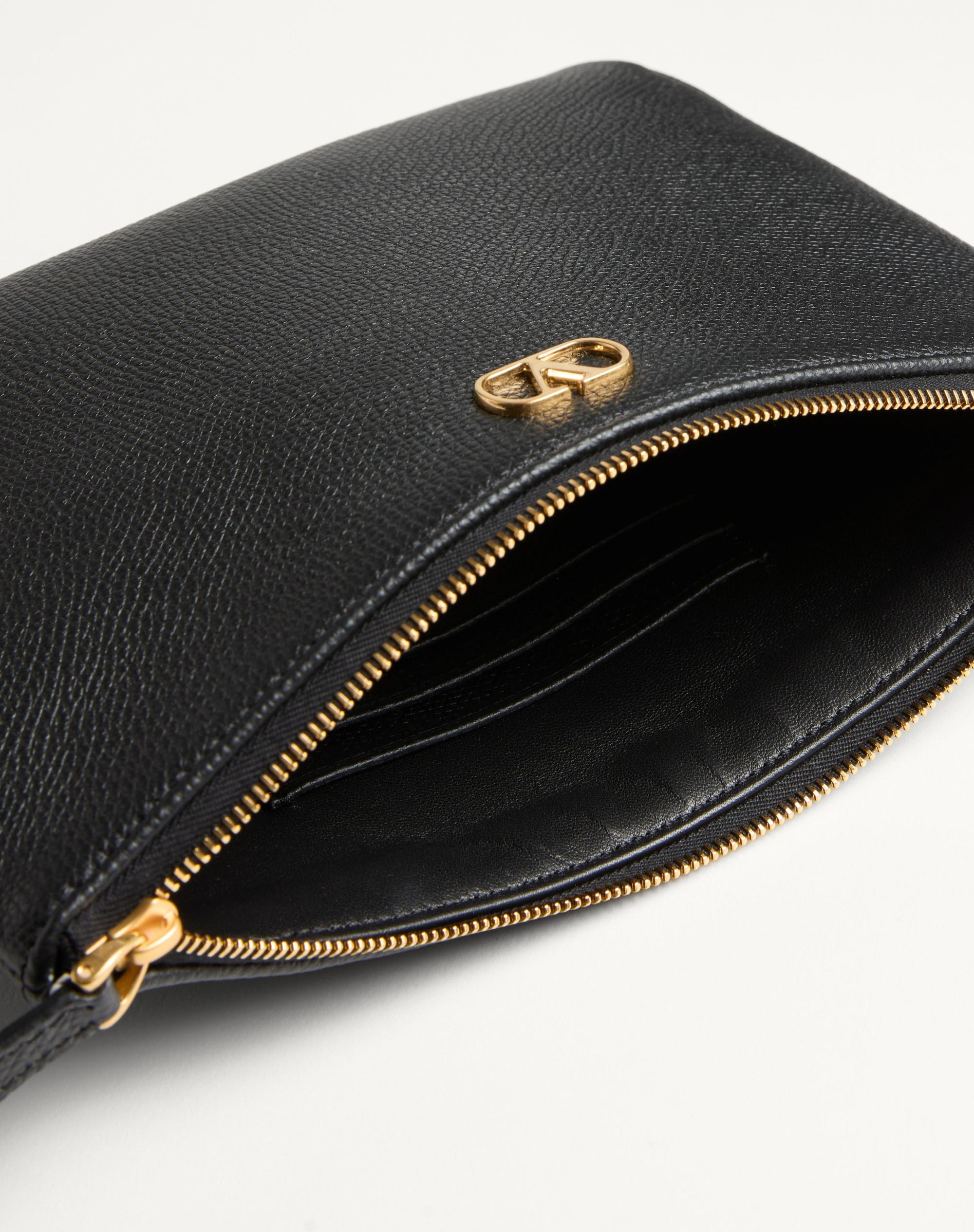 VLOGO SIGNATURE GRAINY CALFSKIN CLUTCH BAG - 6