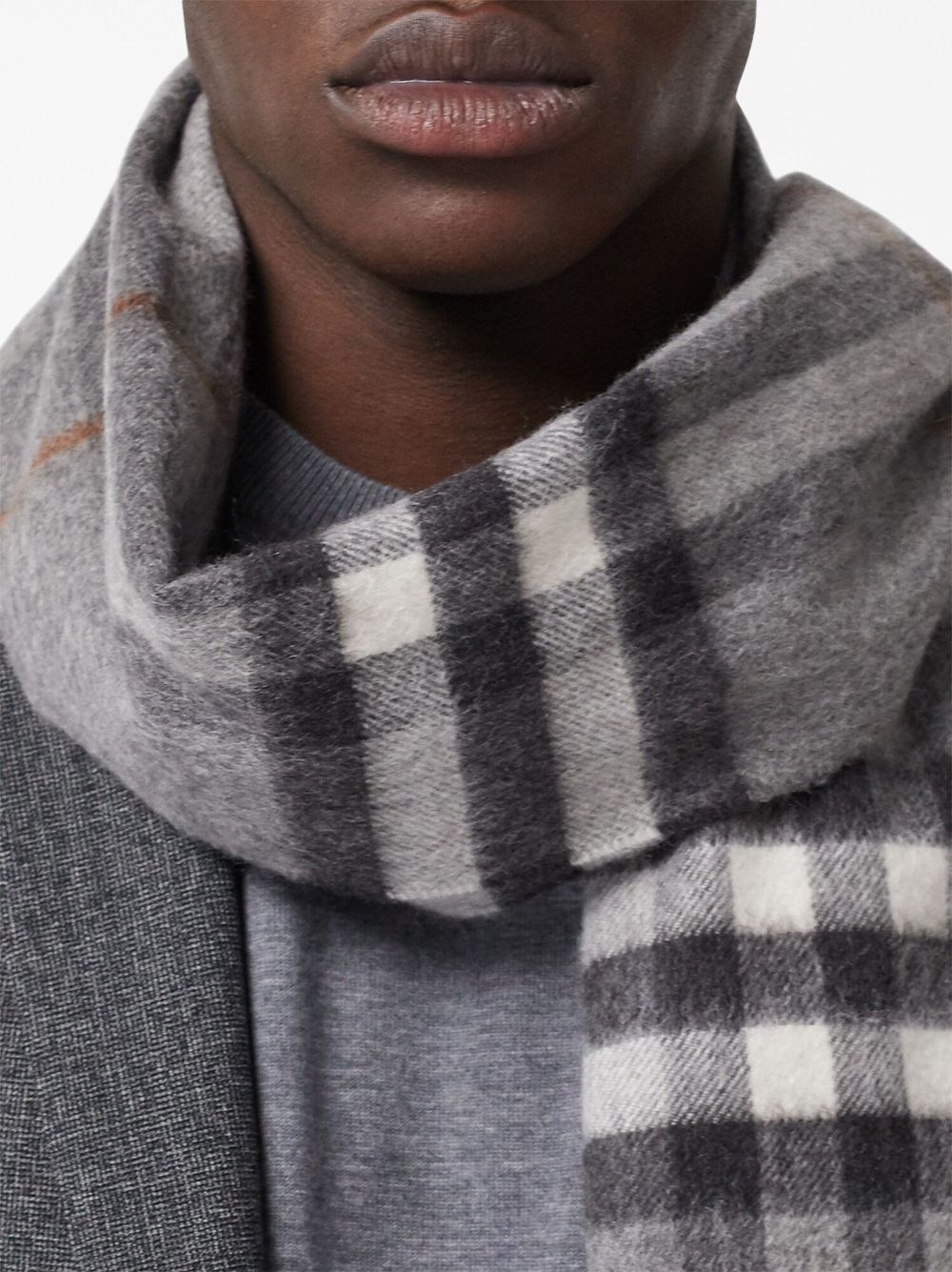 The Classic Check Cashmere Scarf - 9