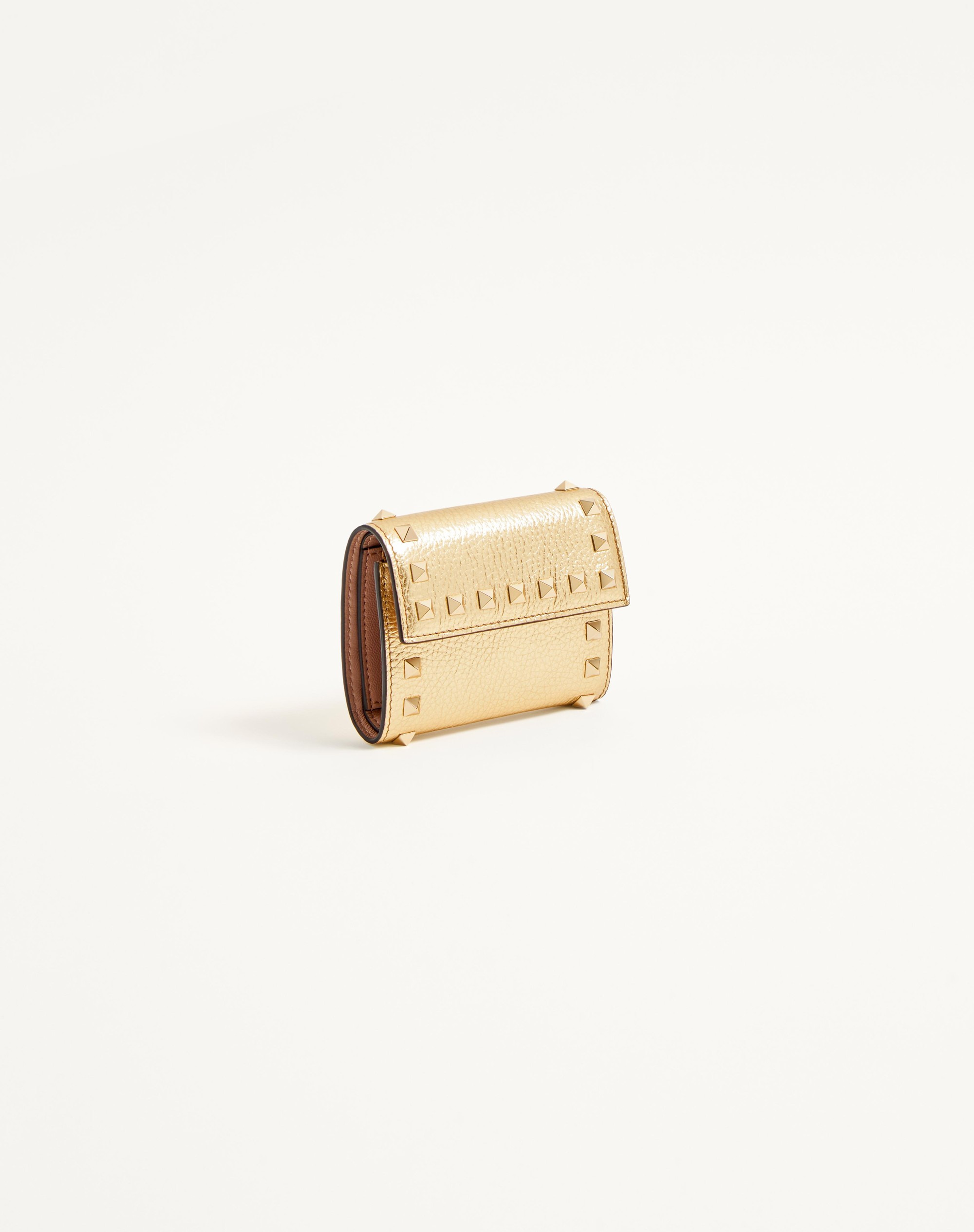 ROCKSTUD TRIFOLD WALLET IN LAMINATED GRAINY CALFSKIN - 4