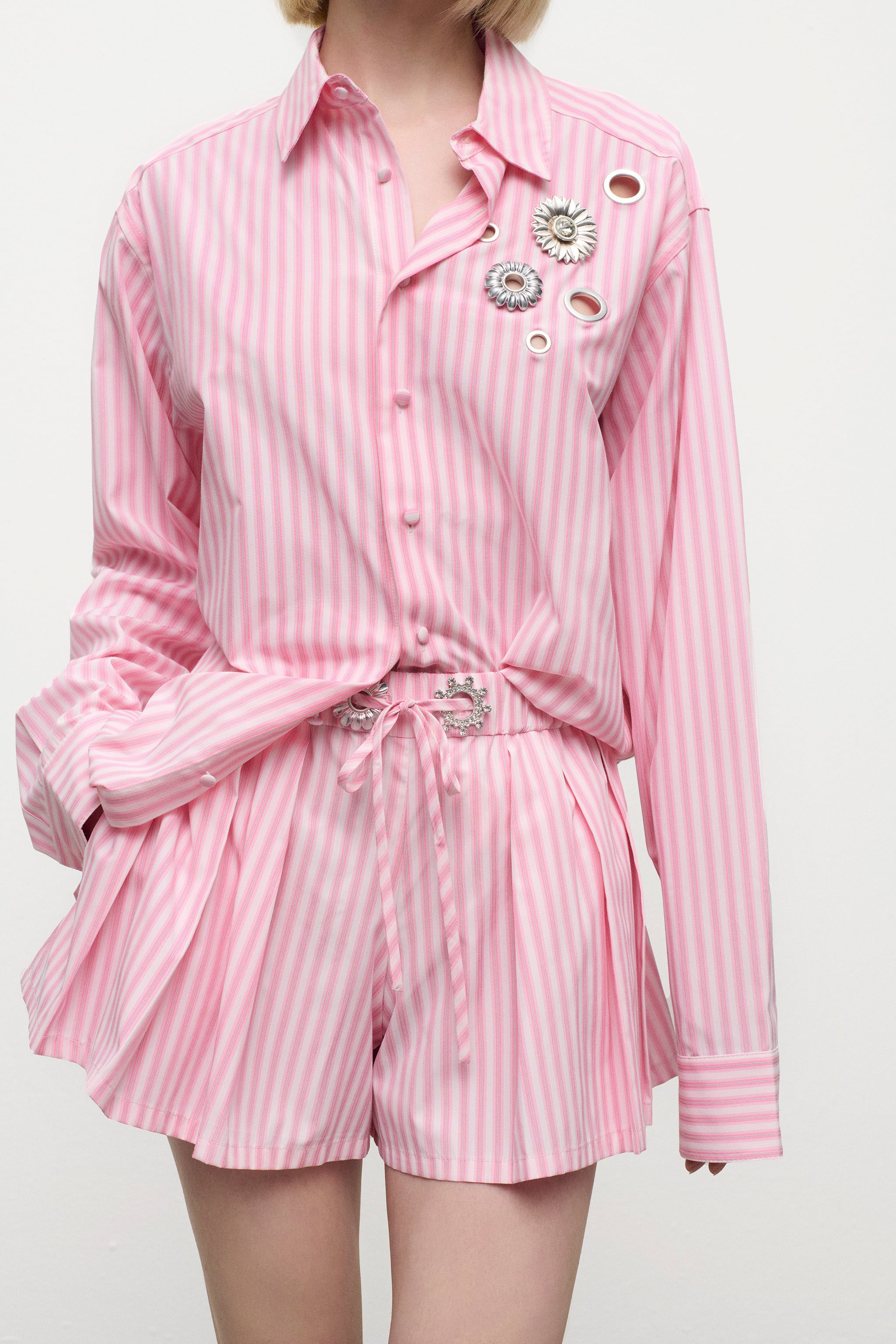 CRYSTAL GROMMET POPLIN PLEATED SHORT - 5