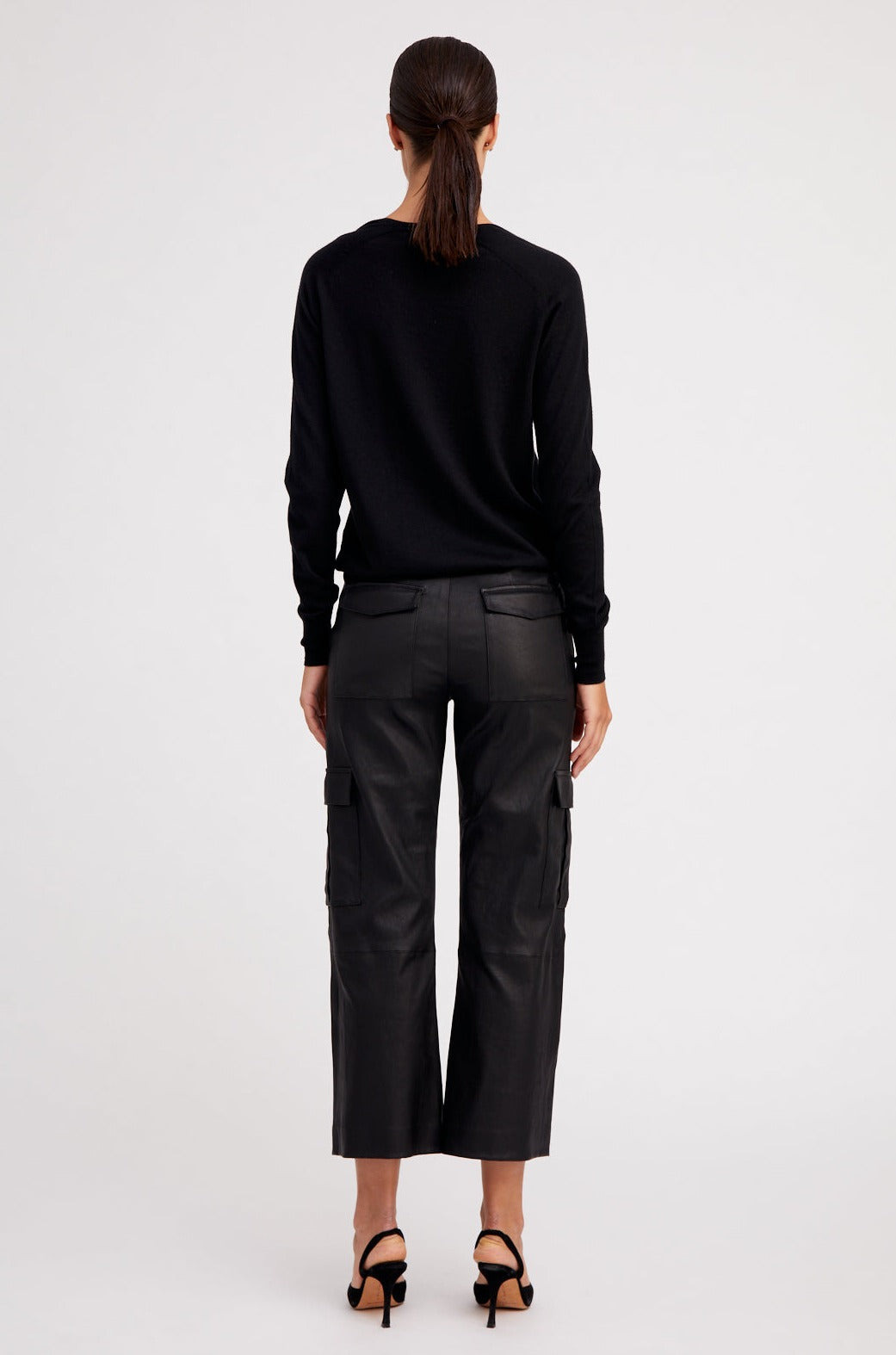 BLACK CASHMERE V-NECK SWEATER - 8