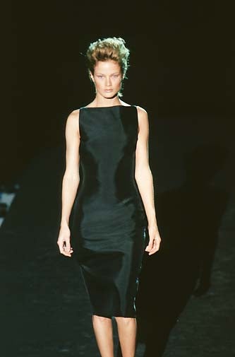 Gucci Spring 1998 Tom Ford Red Satin Pencil Dress 38 - 2